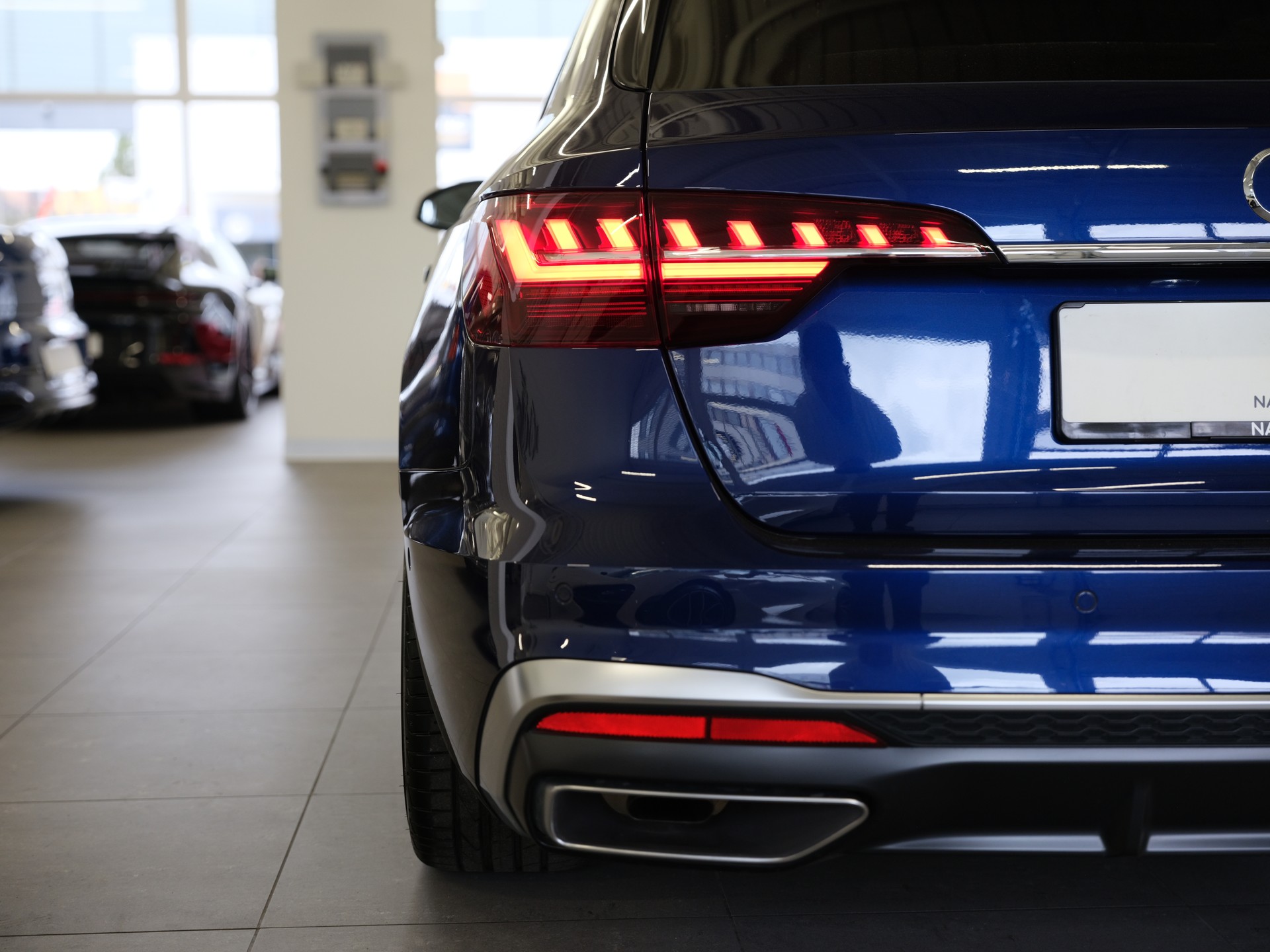 AUDI A4 Avant 40 TFSI S-tronic quattro *S Line Interieur* *Ambientebeleuchtung* *Glanzpaket*-image-10