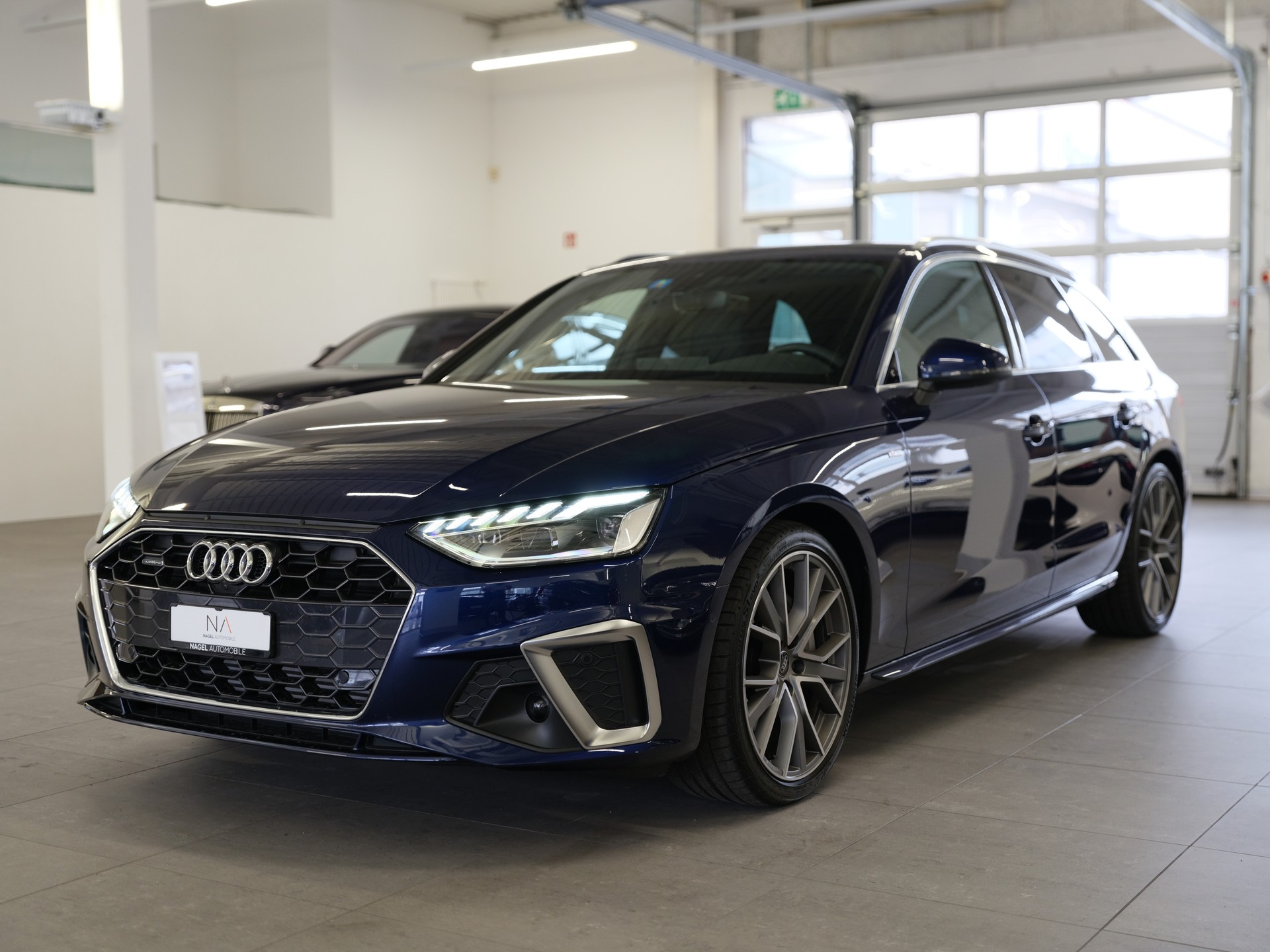 AUDI A4 Avant 40 TFSI S-tronic quattro *S Line Interieur* *Ambientebeleuchtung* *Glanzpaket*-image-3