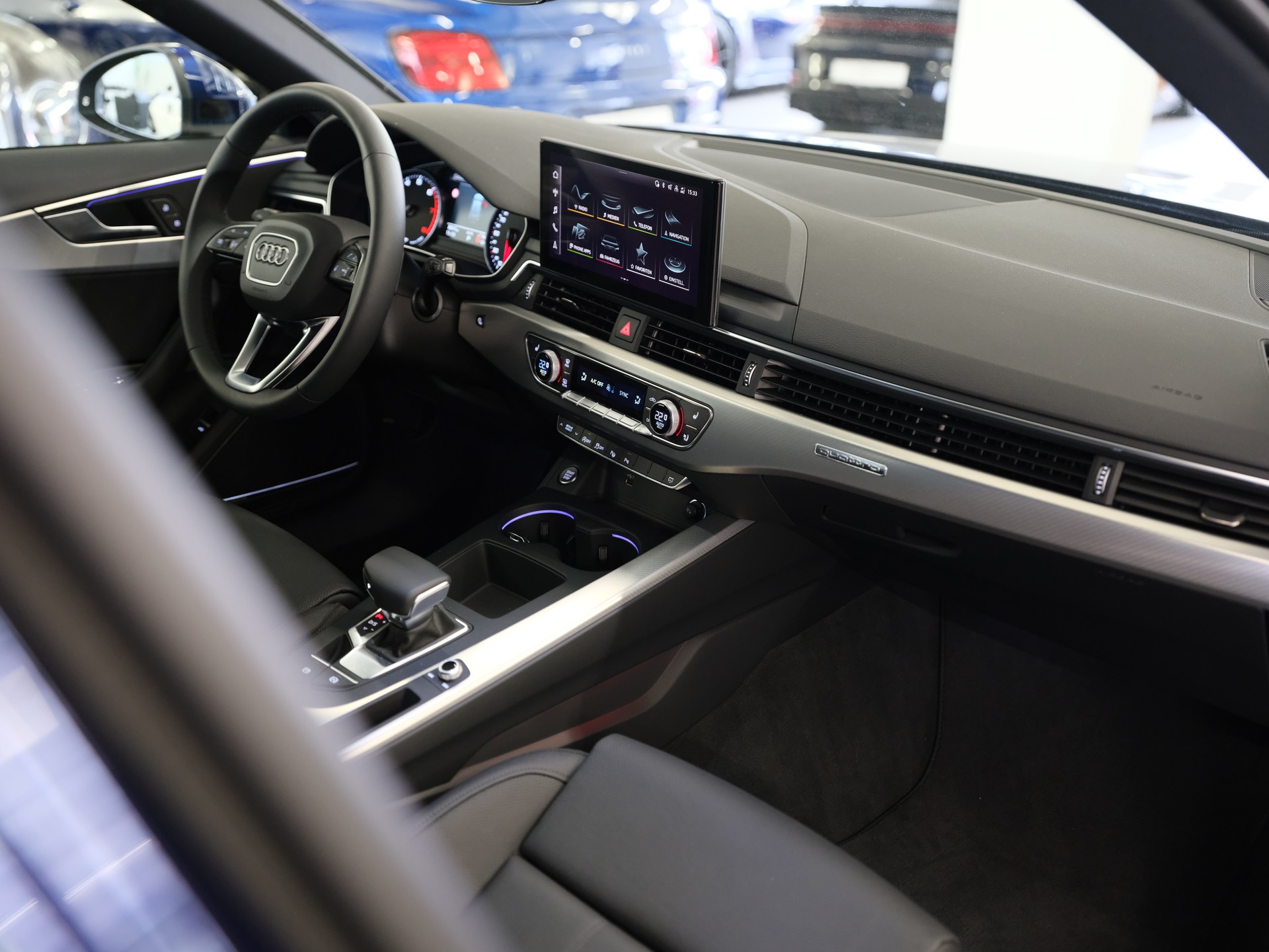 AUDI A4 Avant 40 TFSI S-tronic quattro *S Line Interieur* *Ambientebeleuchtung* *Glanzpaket*-image-14