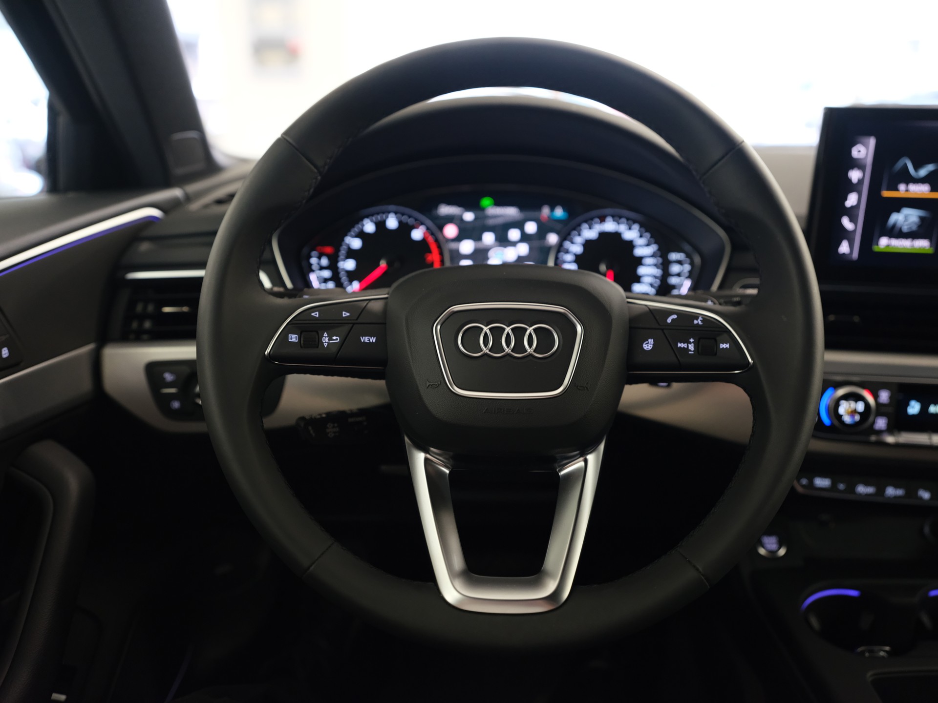 AUDI A4 Avant 40 TFSI S-tronic quattro *S Line Interieur* *Ambientebeleuchtung* *Glanzpaket*-image-16