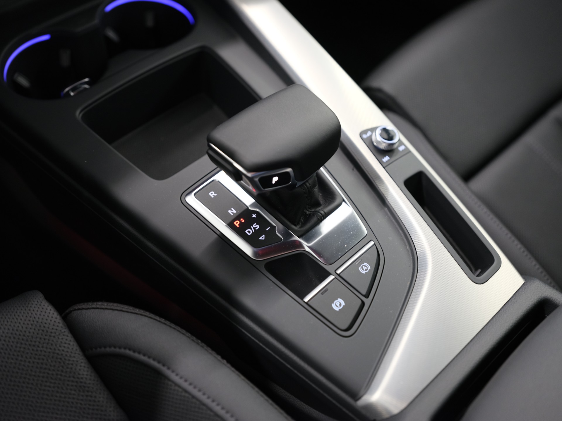 AUDI A4 Avant 40 TFSI S-tronic quattro *S Line Interieur* *Ambientebeleuchtung* *Glanzpaket*-image-21