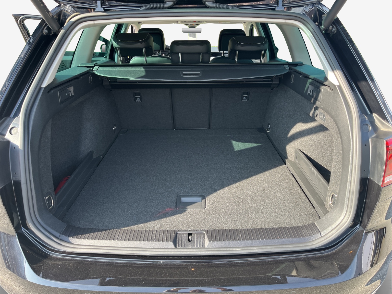 VW Passat 2.0 TDI BMT Elegance 4Motion DSG-image-12