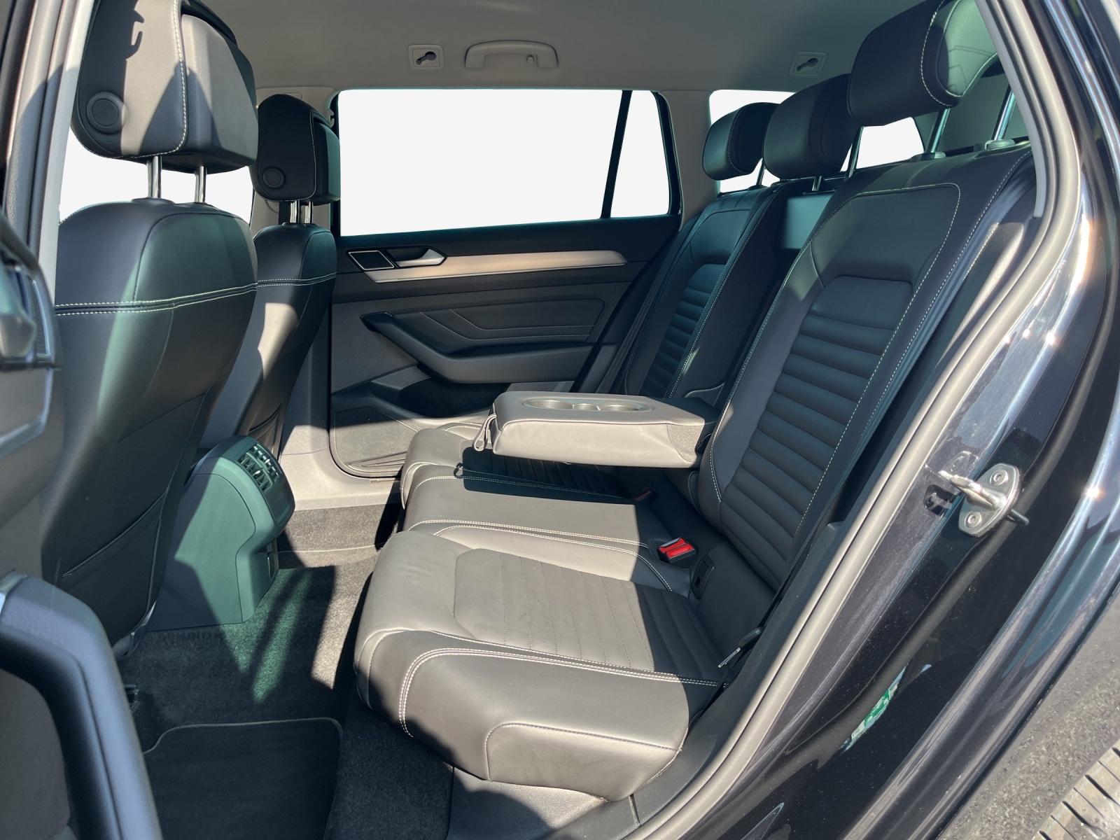 VW Passat 2.0 TDI BMT Elegance 4Motion DSG-image-11