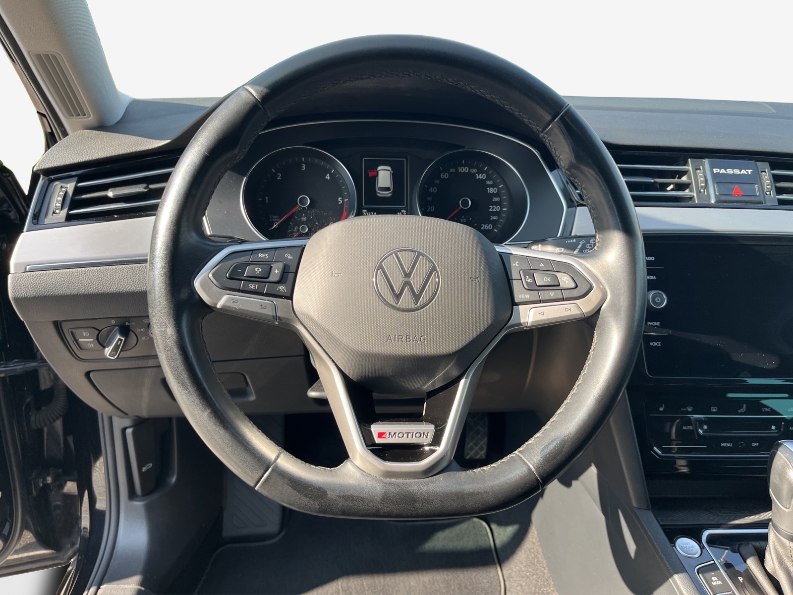 VW Passat 2.0 TDI BMT Elegance 4Motion DSG-image-9