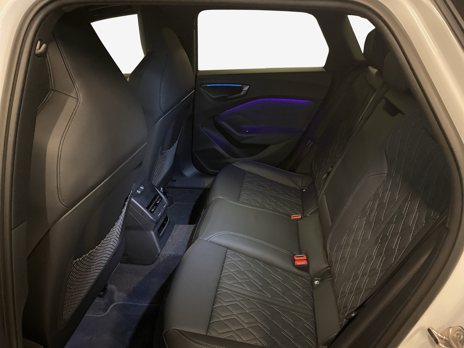 AUDI 367 PS Hybrid 4x4-image-11