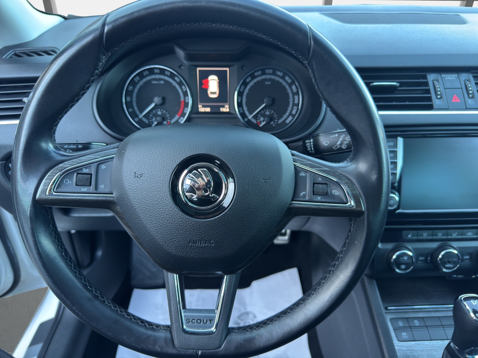 SKODA Octavia Combi 2.0 TDI Scout 4x4 DSG-image-10