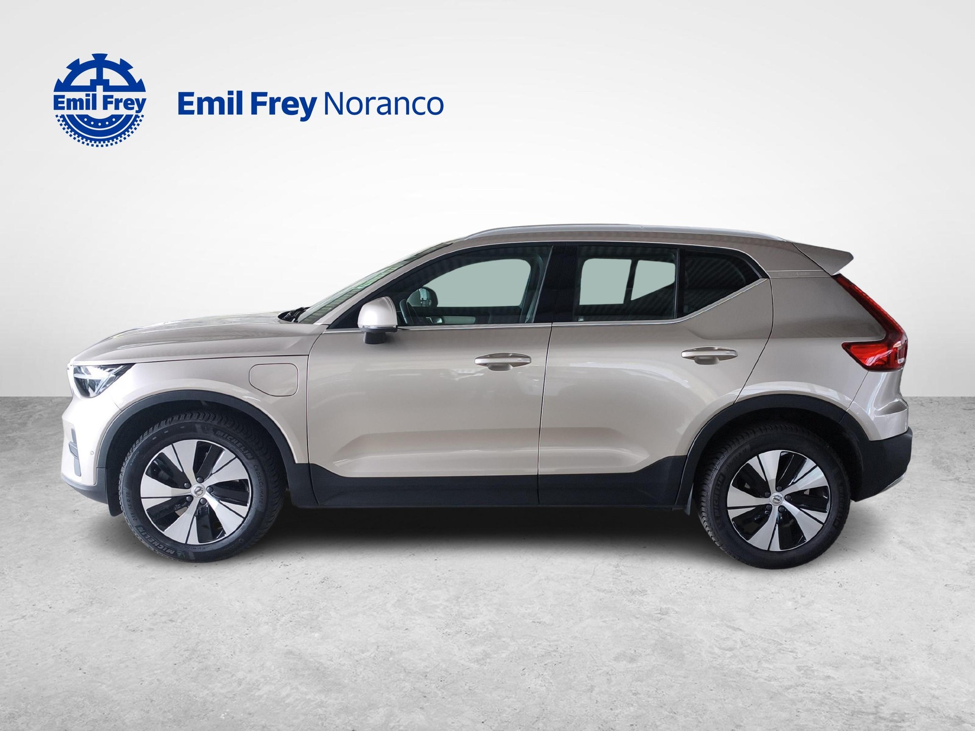 VOLVO XC40 1.5 T5 PiH Plus Bright-image-2
