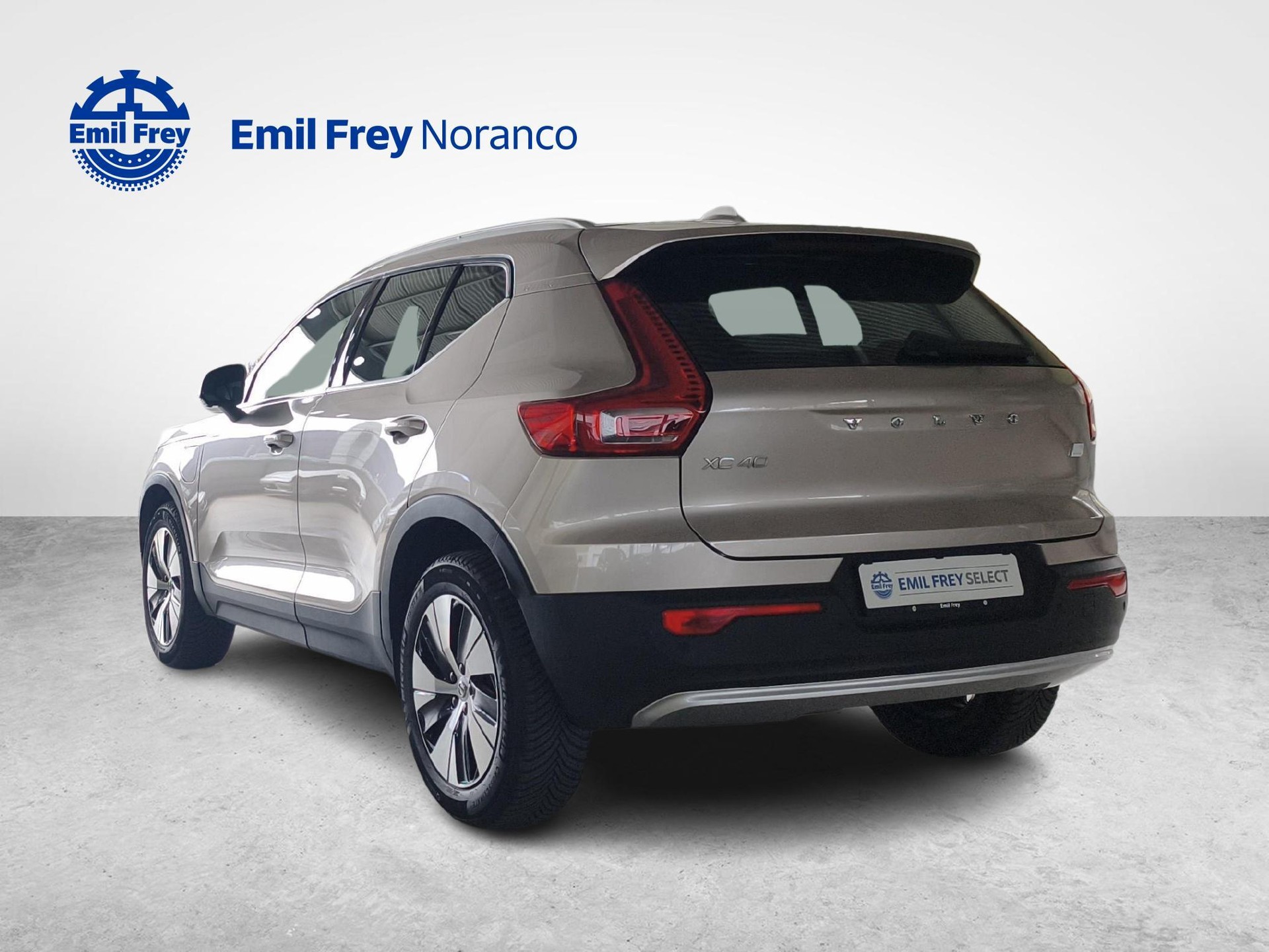 VOLVO XC40 1.5 T5 PiH Plus Bright-image-3