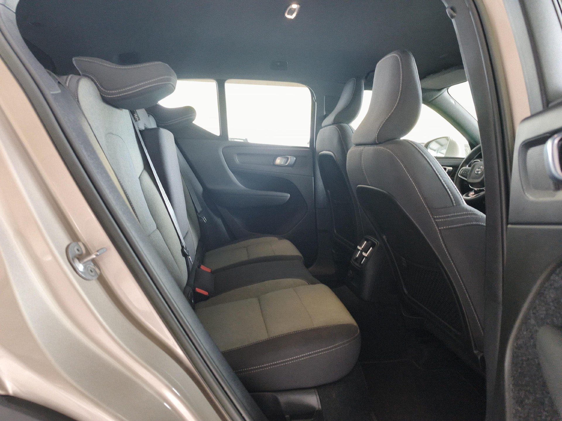 VOLVO XC40 1.5 T5 PiH Plus Bright-image-12