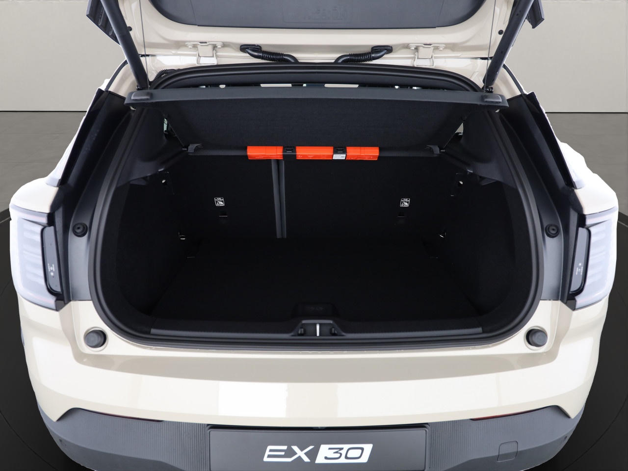 VOLVO EX30 CC E60 Twin Performance AWD-image-3