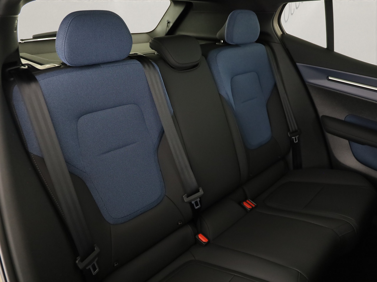 VOLVO EX30 CC E60 Twin Performance AWD-image-6