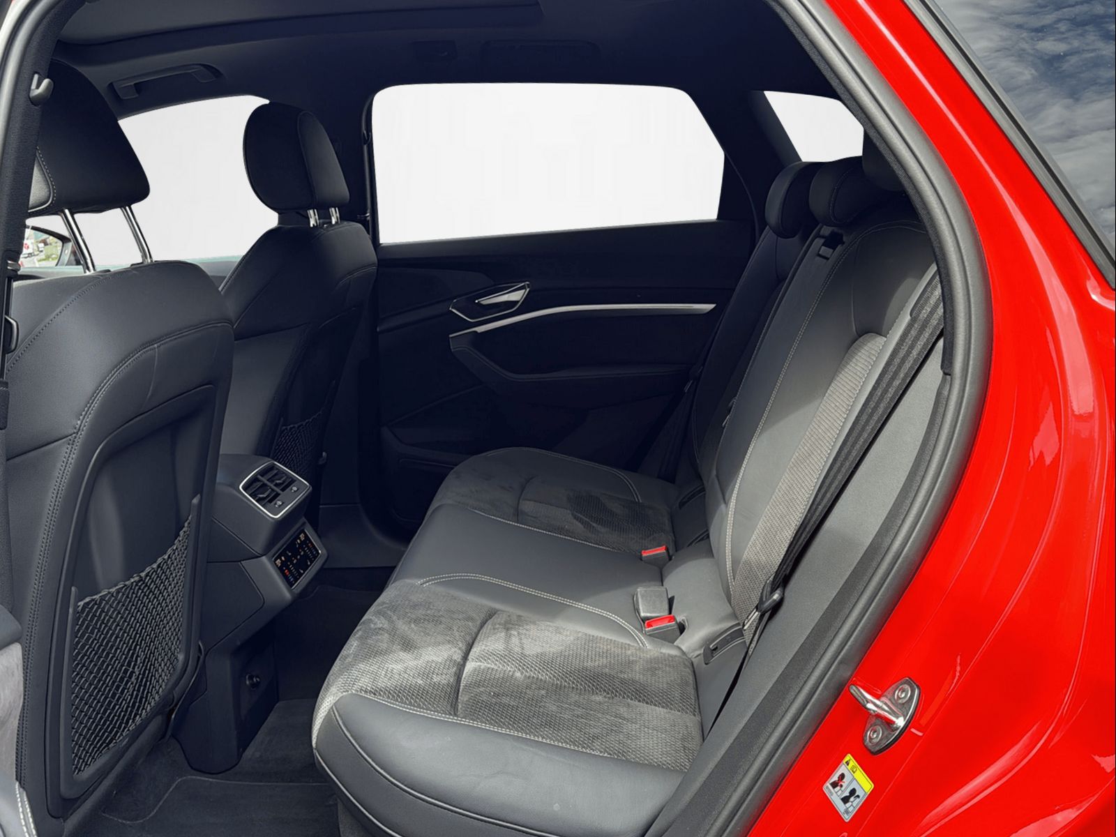 AUDI e-tron (Rot) 55 Advanced quattro-image-10