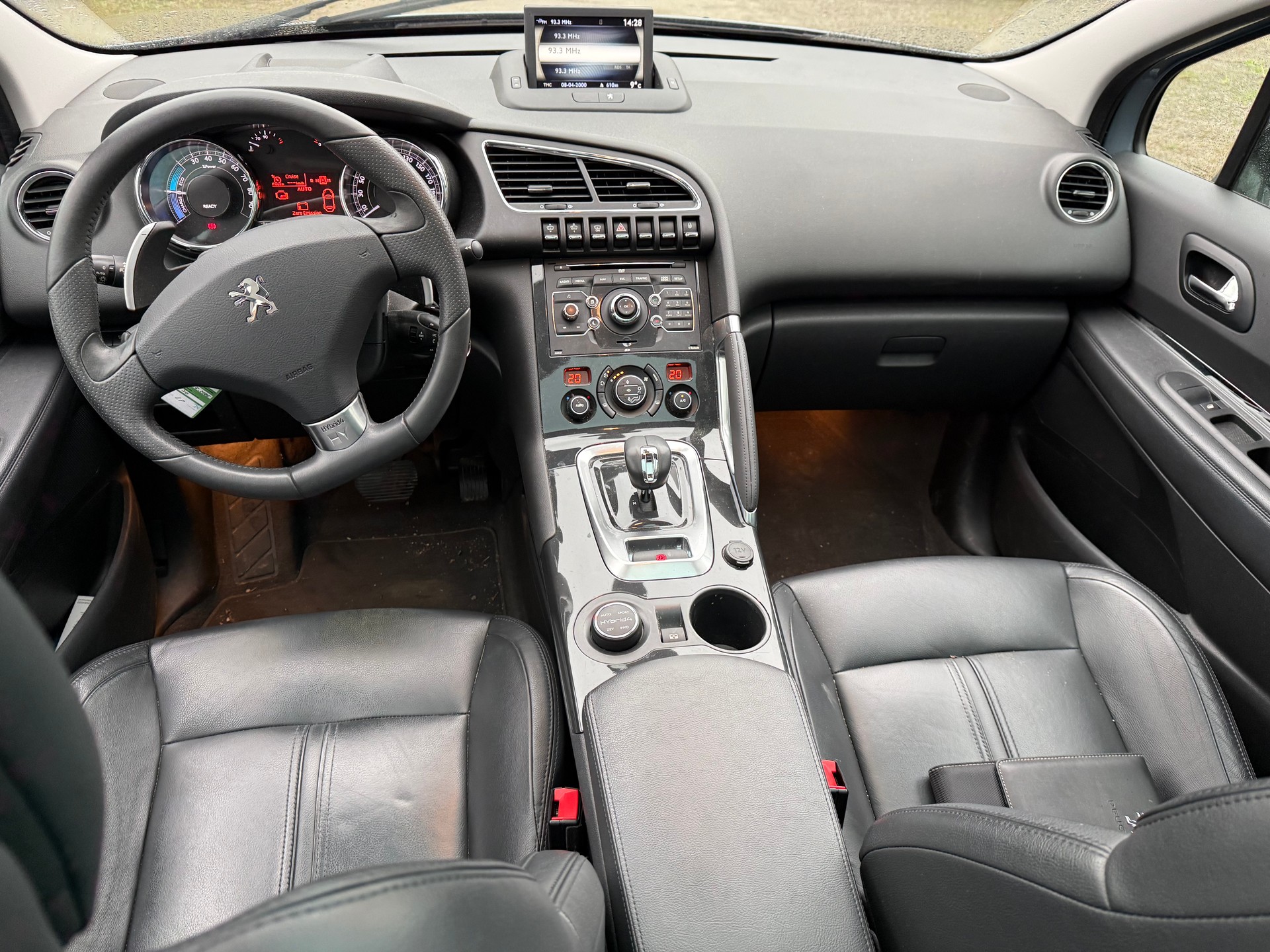 PEUGEOT 3008 HYbrid4 2.0 HDI EGS6-image-12