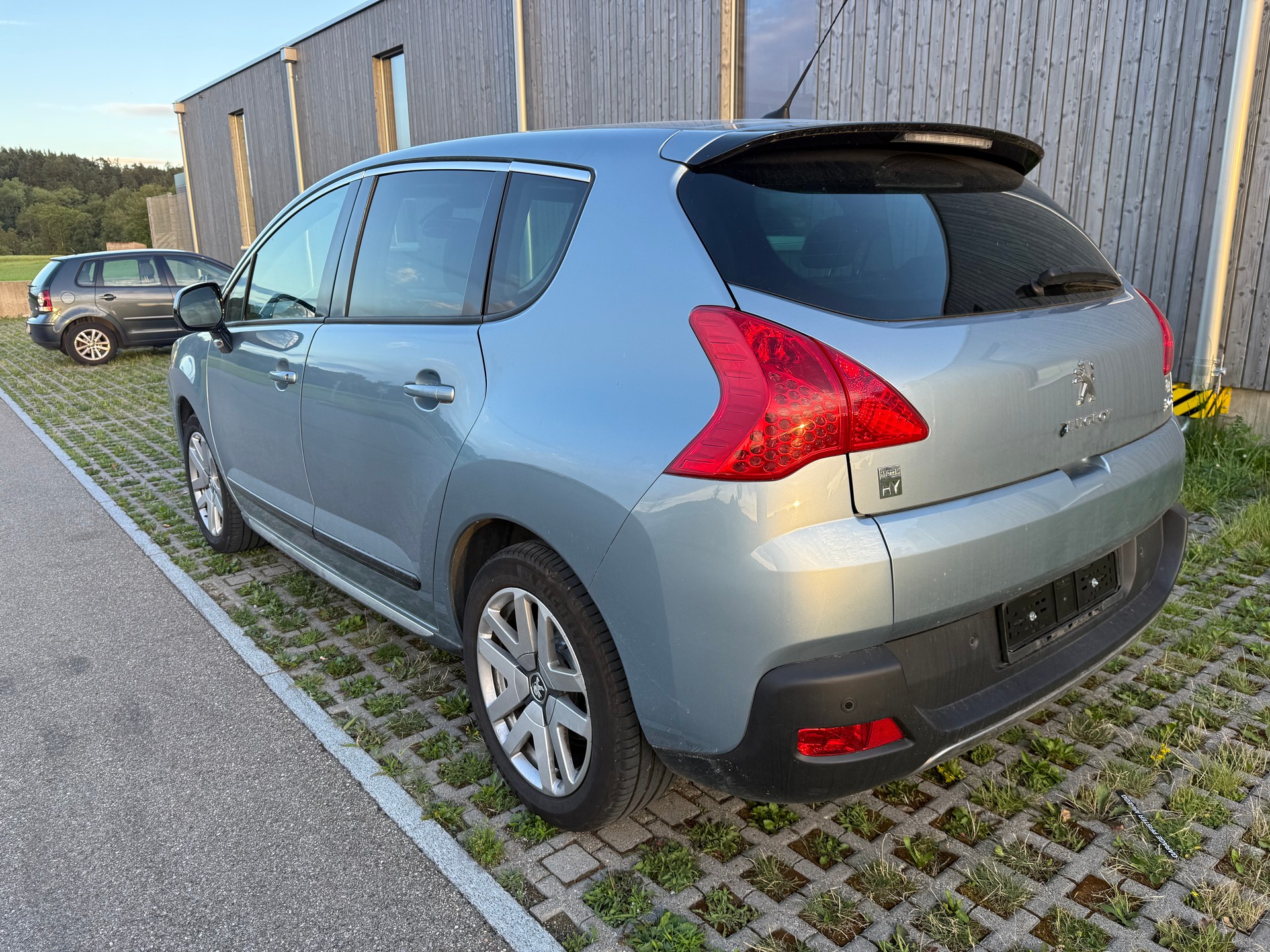 PEUGEOT 3008 HYbrid4 2.0 HDI EGS6-image-14