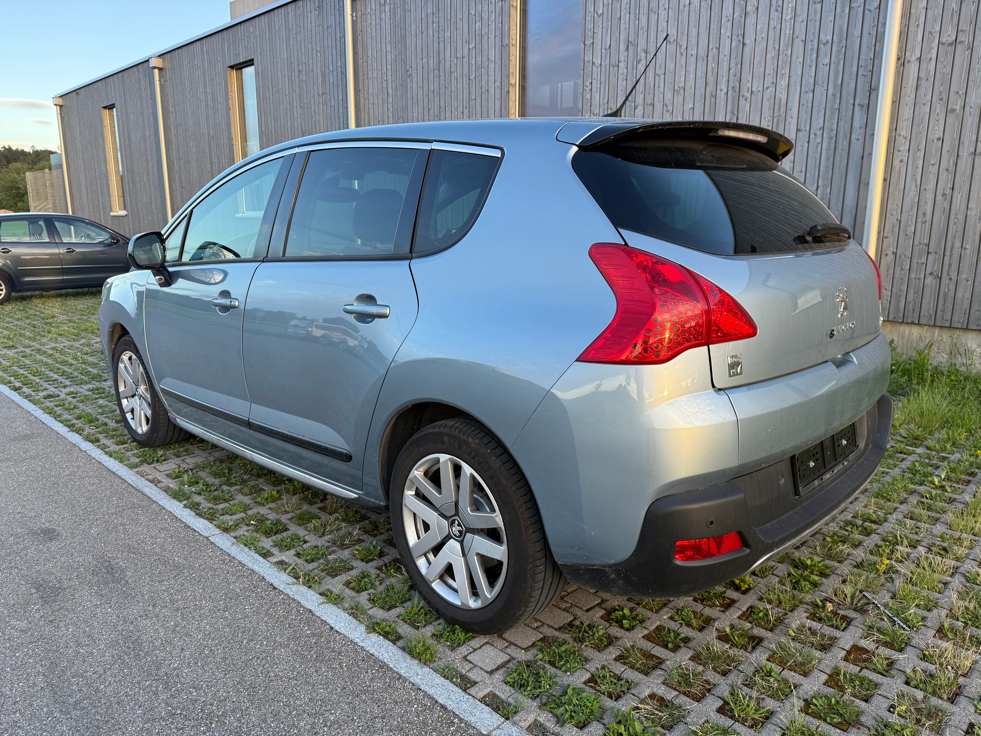 PEUGEOT 3008 HYbrid4 2.0 HDI EGS6-image-10