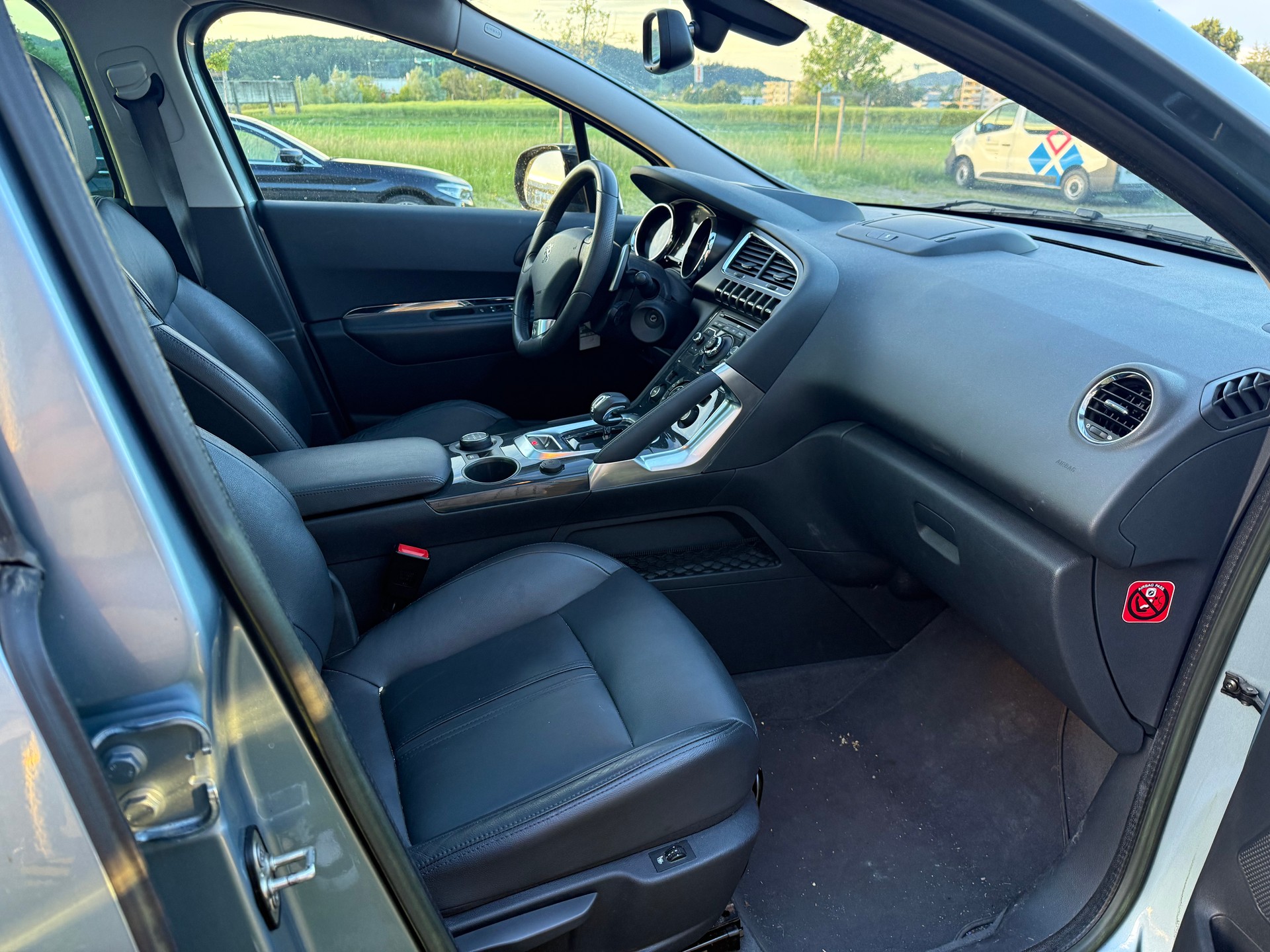 PEUGEOT 3008 HYbrid4 2.0 HDI EGS6-image-18
