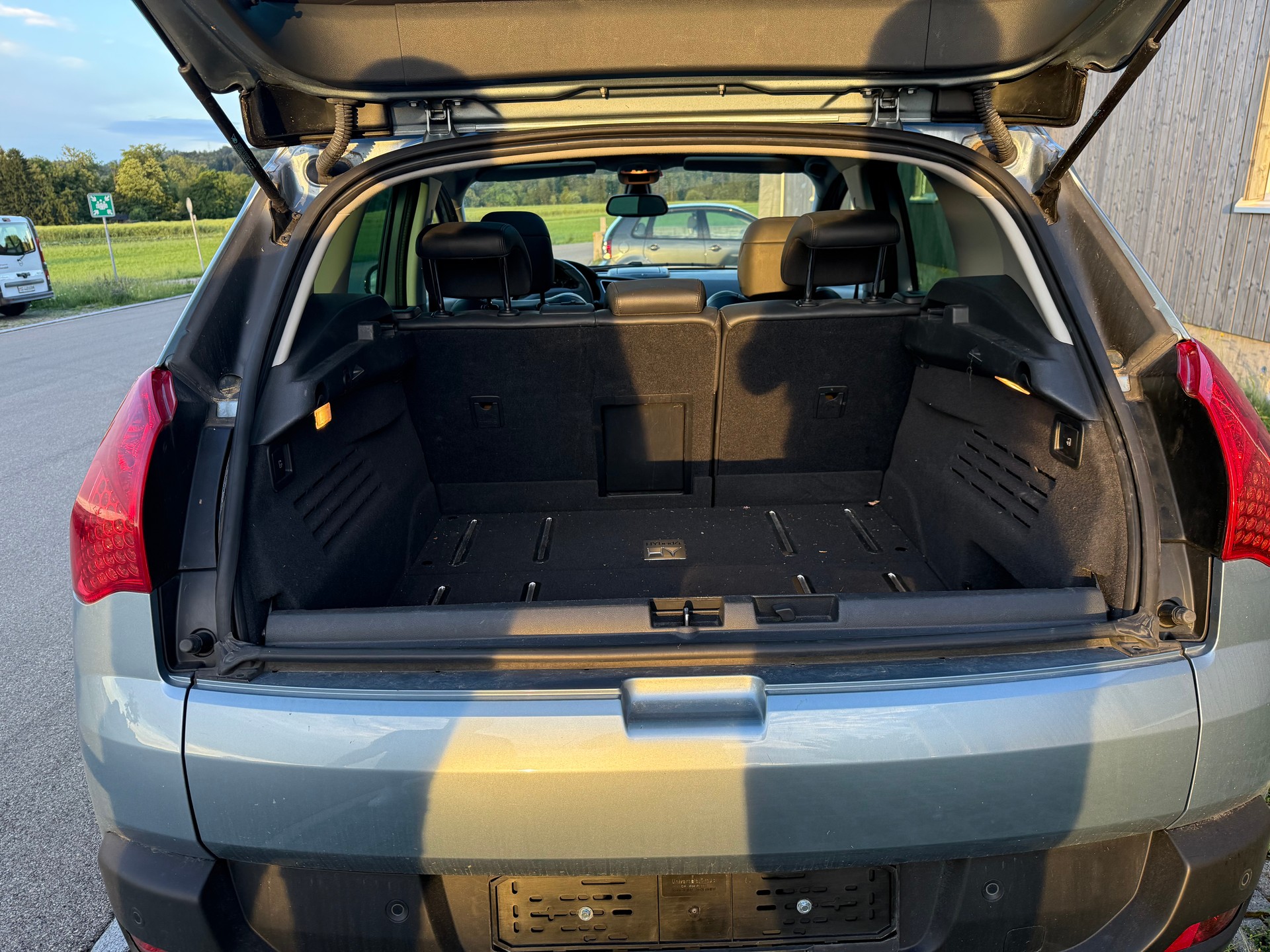 PEUGEOT 3008 HYbrid4 2.0 HDI EGS6-image-5