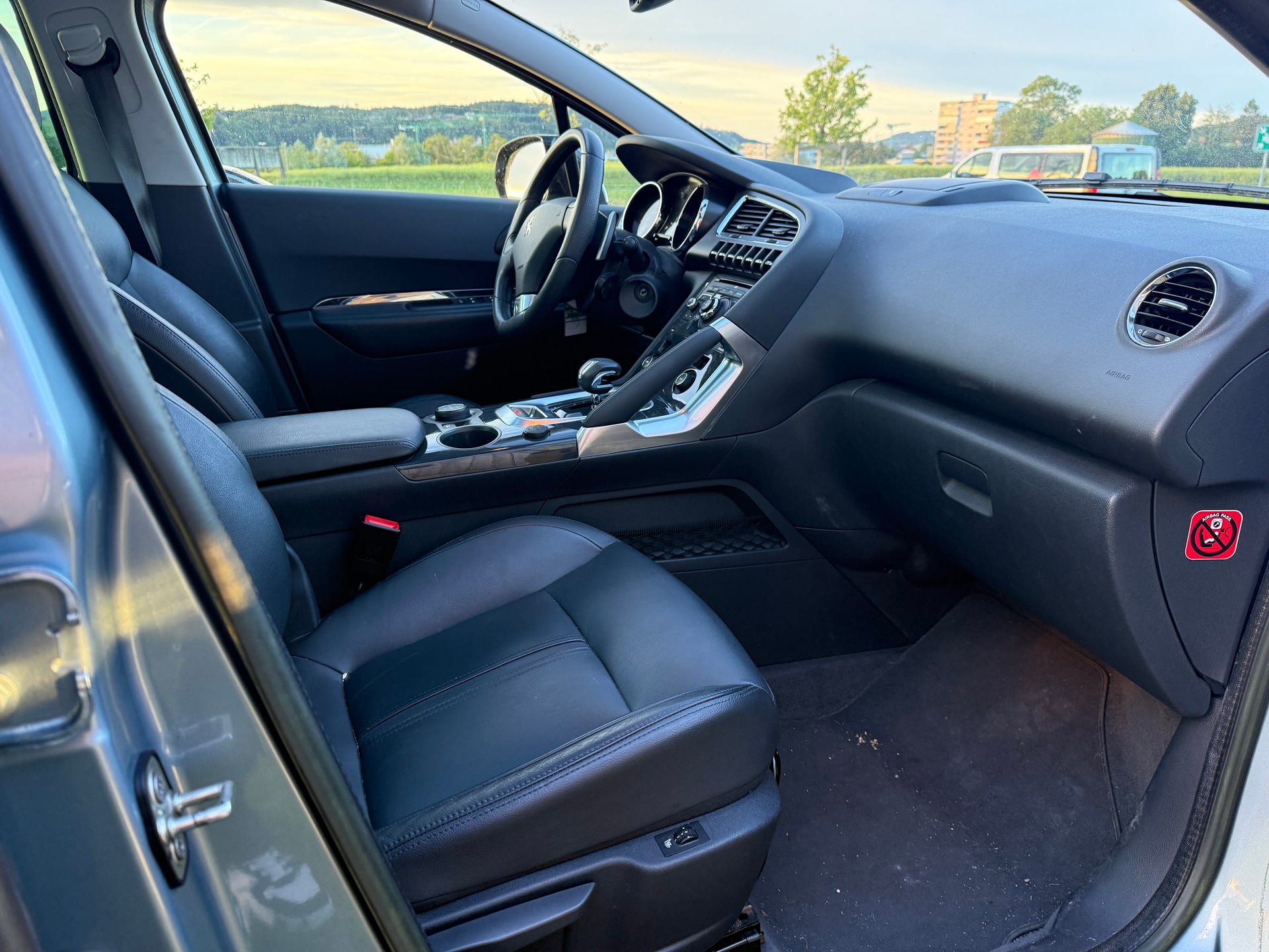 PEUGEOT 3008 HYbrid4 2.0 HDI EGS6-image-16