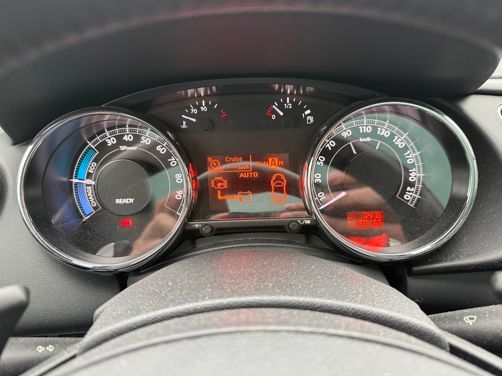 PEUGEOT 3008 HYbrid4 2.0 HDI EGS6-image-14