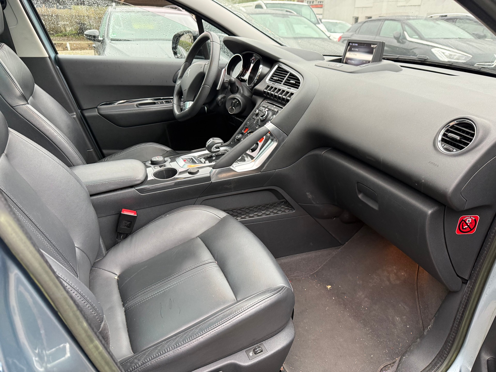 PEUGEOT 3008 HYbrid4 2.0 HDI EGS6-image-9