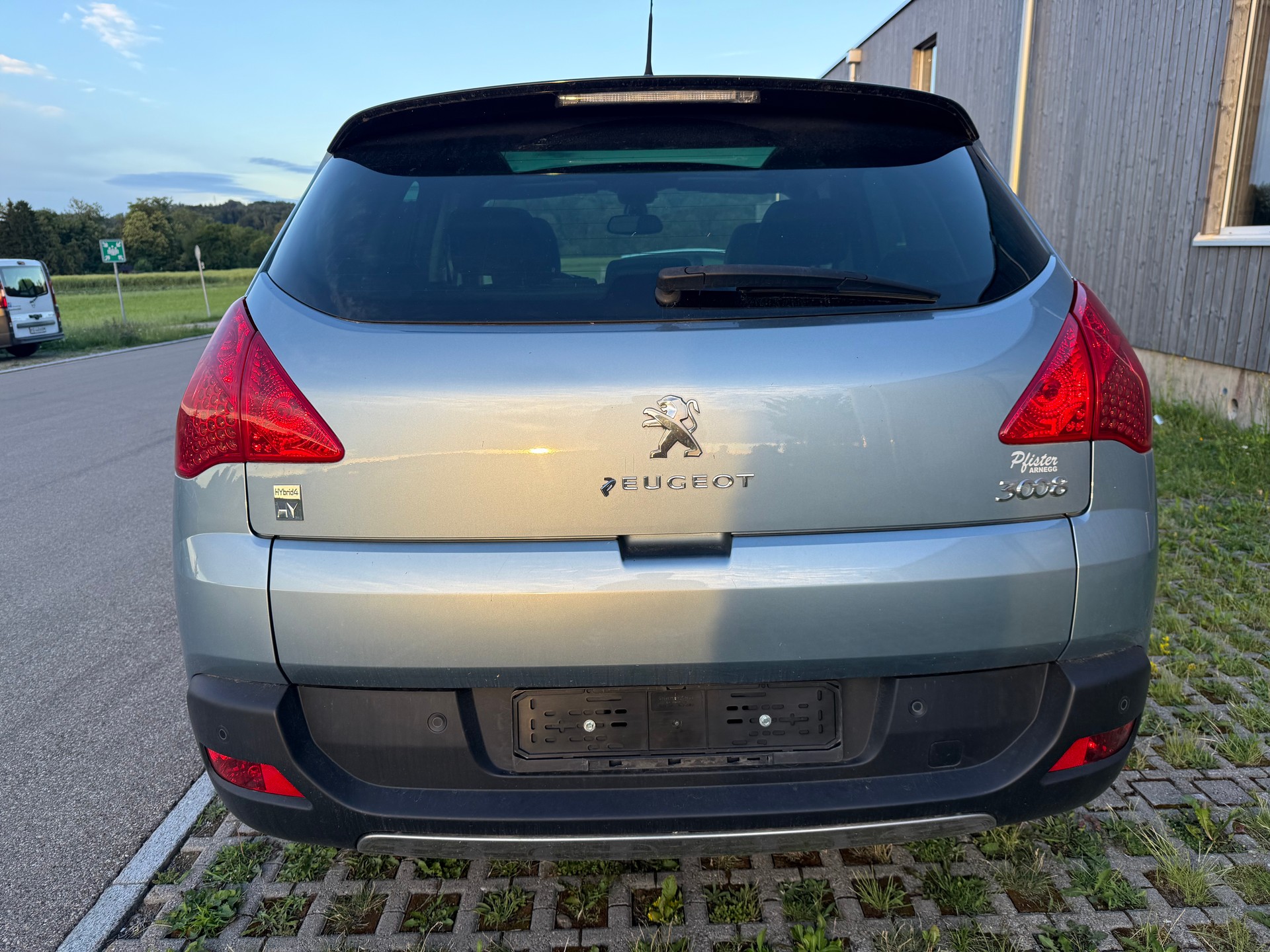 PEUGEOT 3008 HYbrid4 2.0 HDI EGS6-image-17