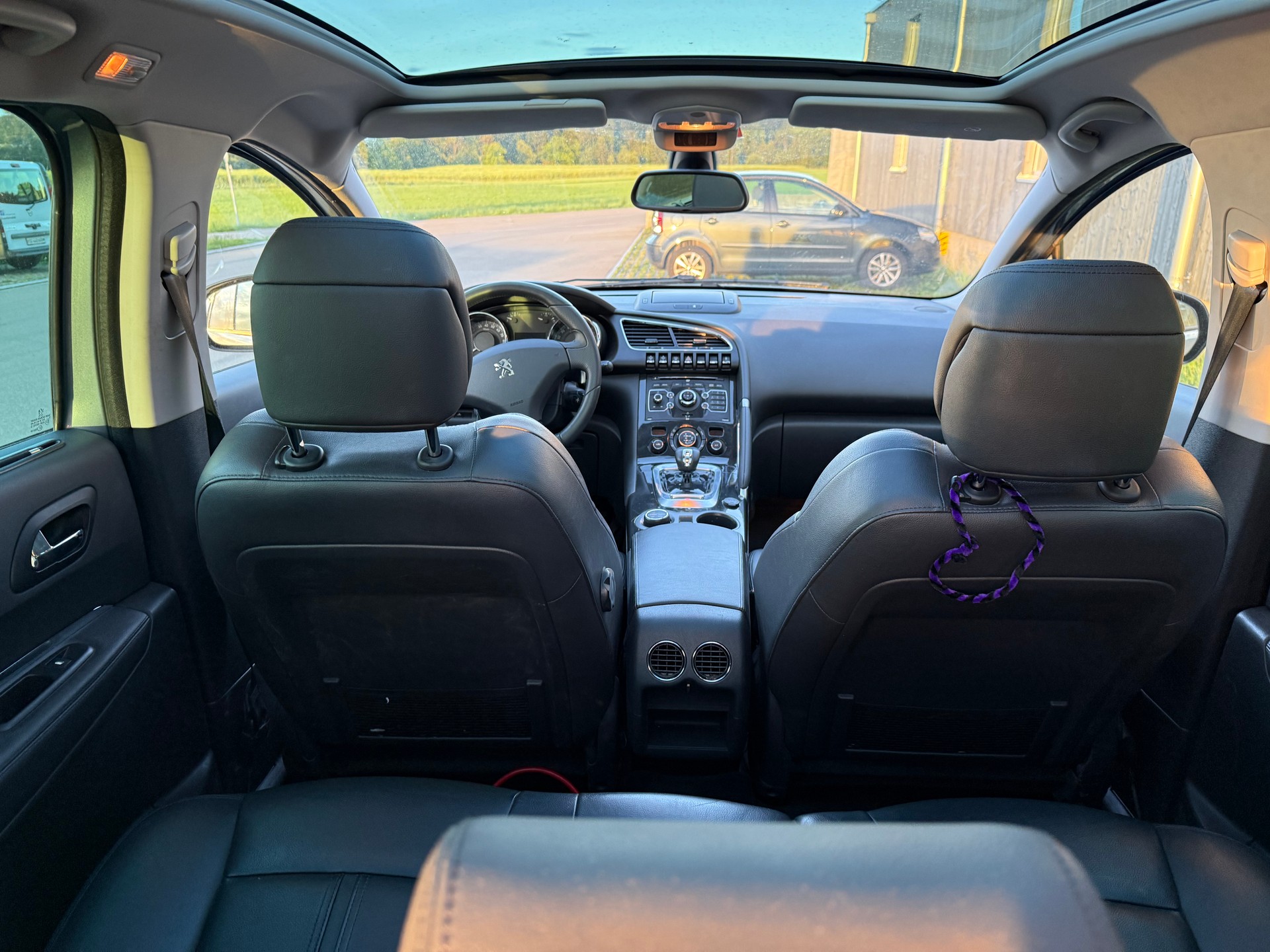 PEUGEOT 3008 HYbrid4 2.0 HDI EGS6-image-8