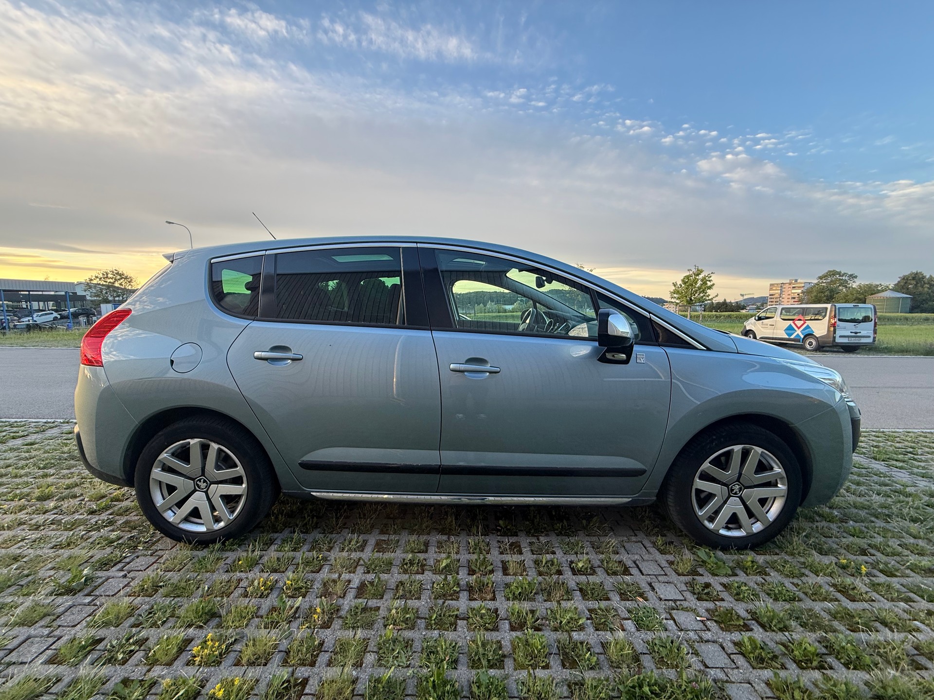 PEUGEOT 3008 HYbrid4 2.0 HDI EGS6-image-13