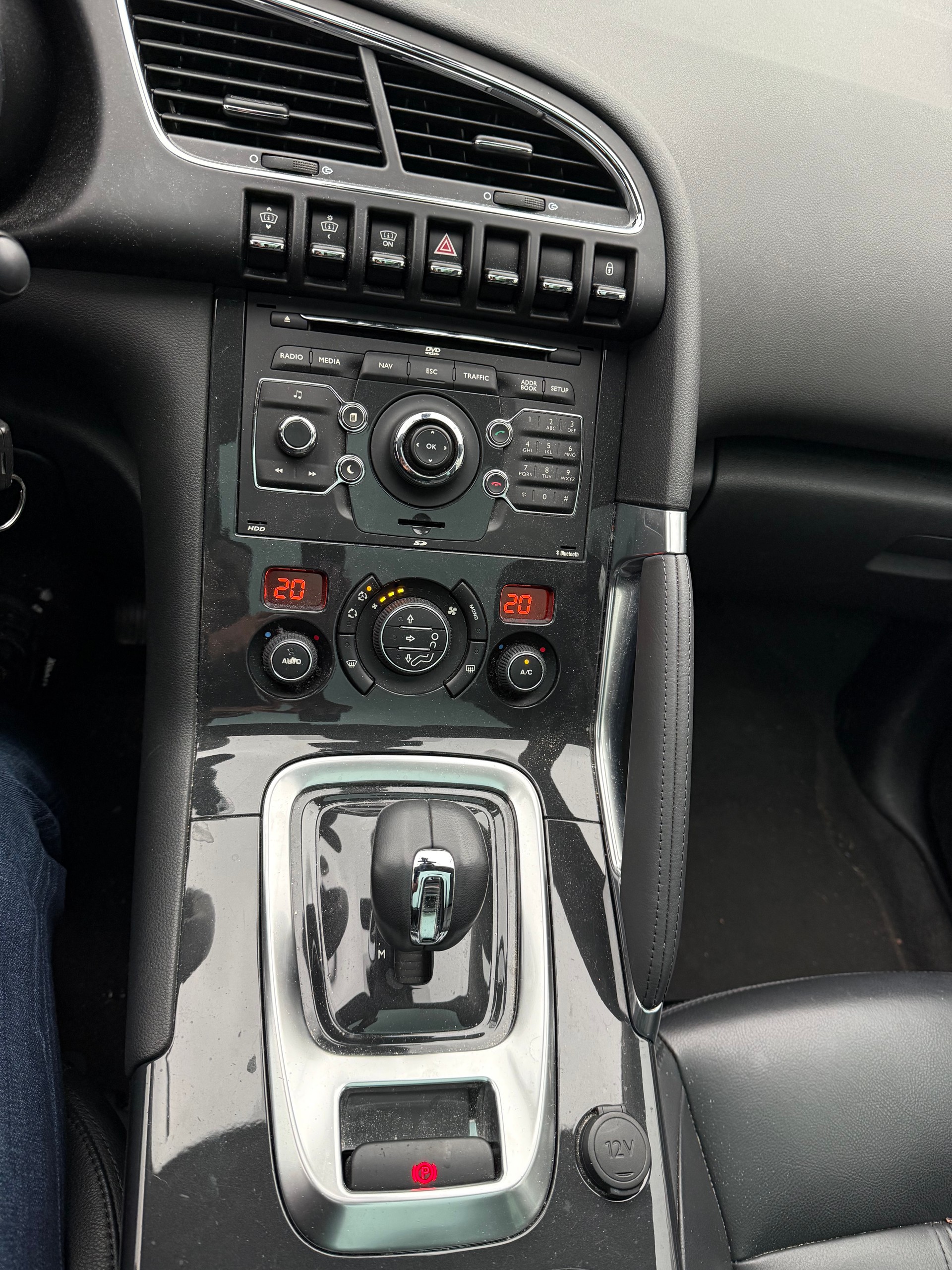 PEUGEOT 3008 HYbrid4 2.0 HDI EGS6-image-15