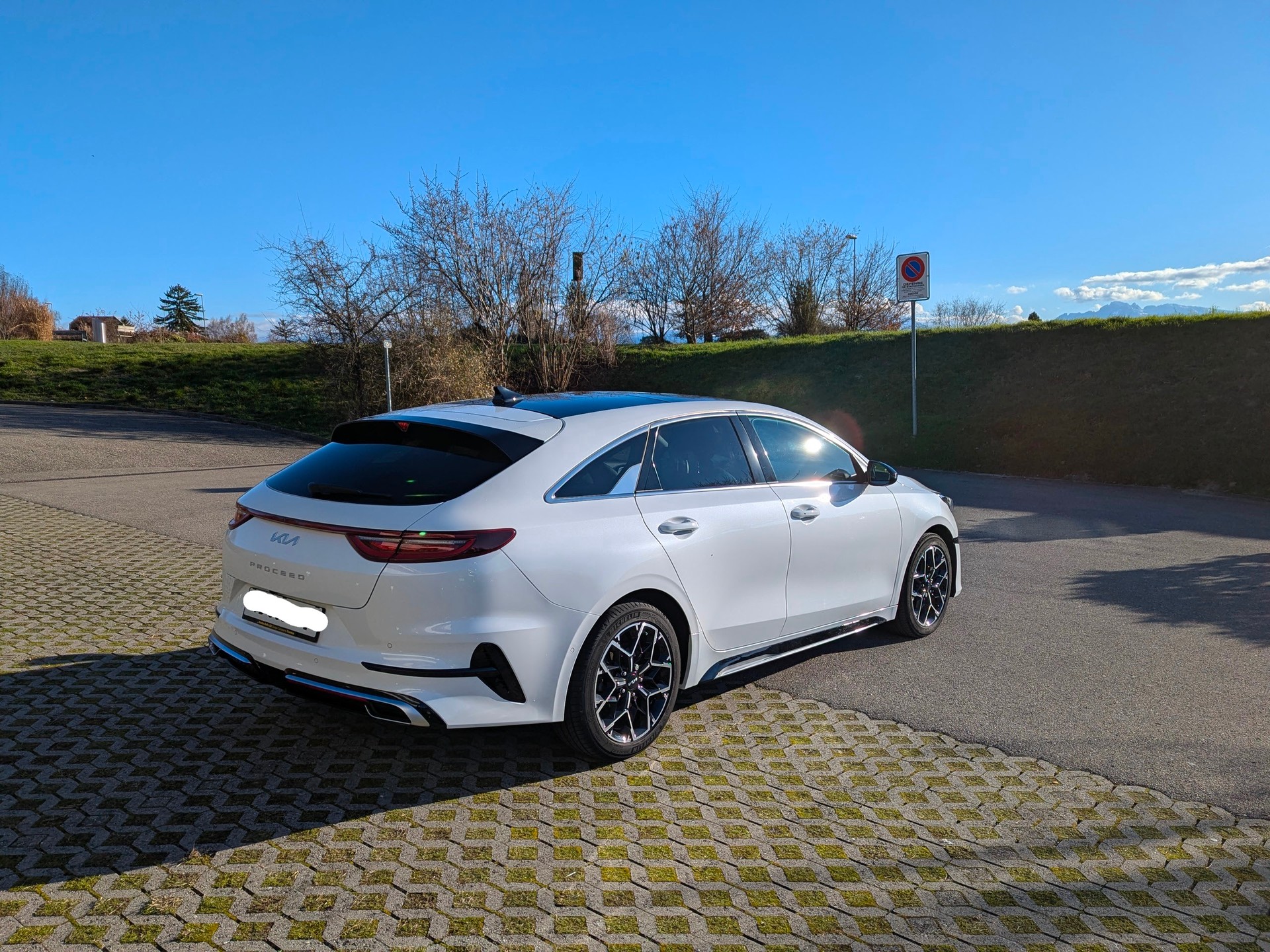 KIA PROCEED 1.5 T-GDi DCT7 GT-Line Premium-image-1