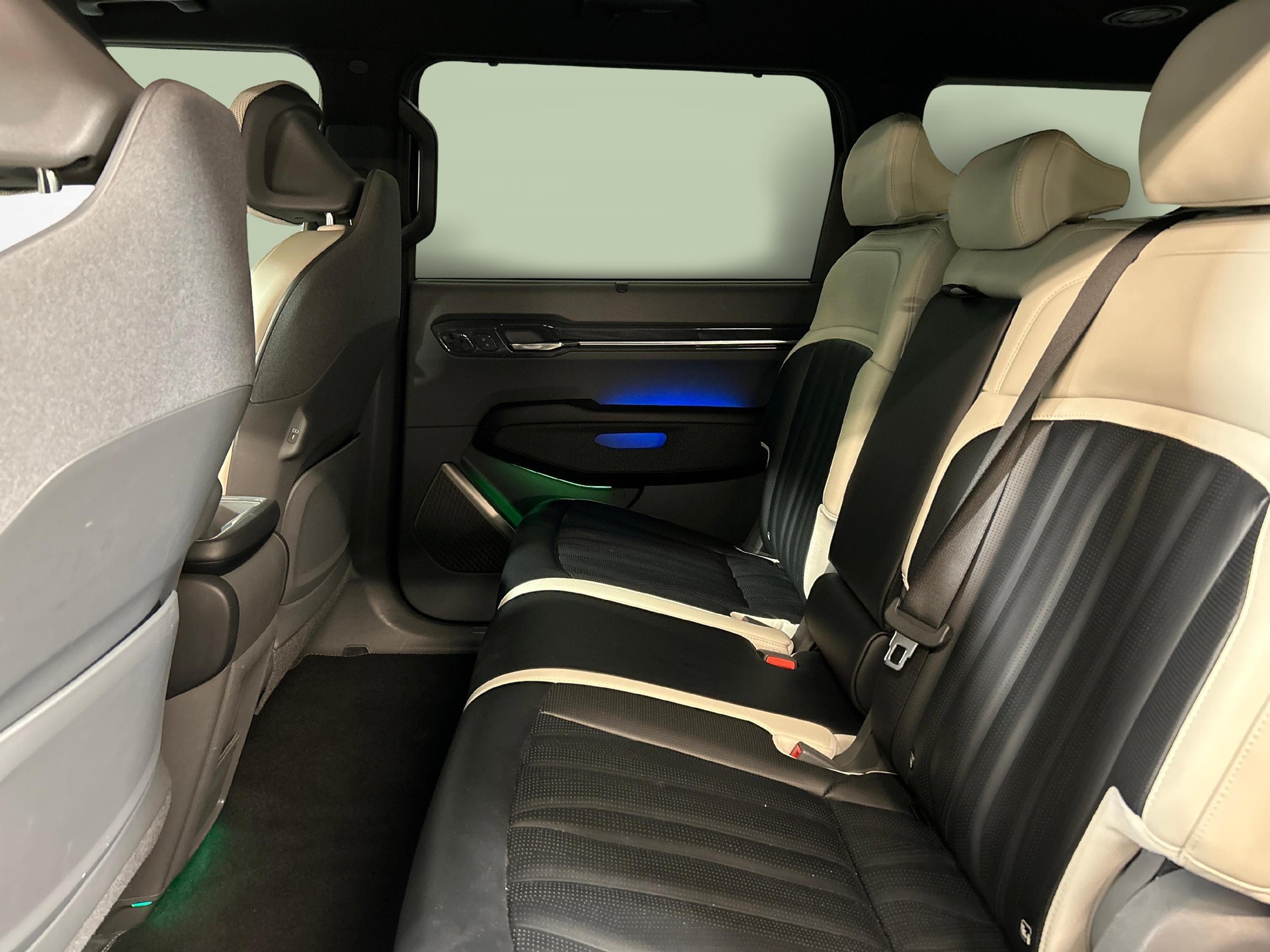 KIA EV9 99.8 kWh GT-Line 4x4-image-4