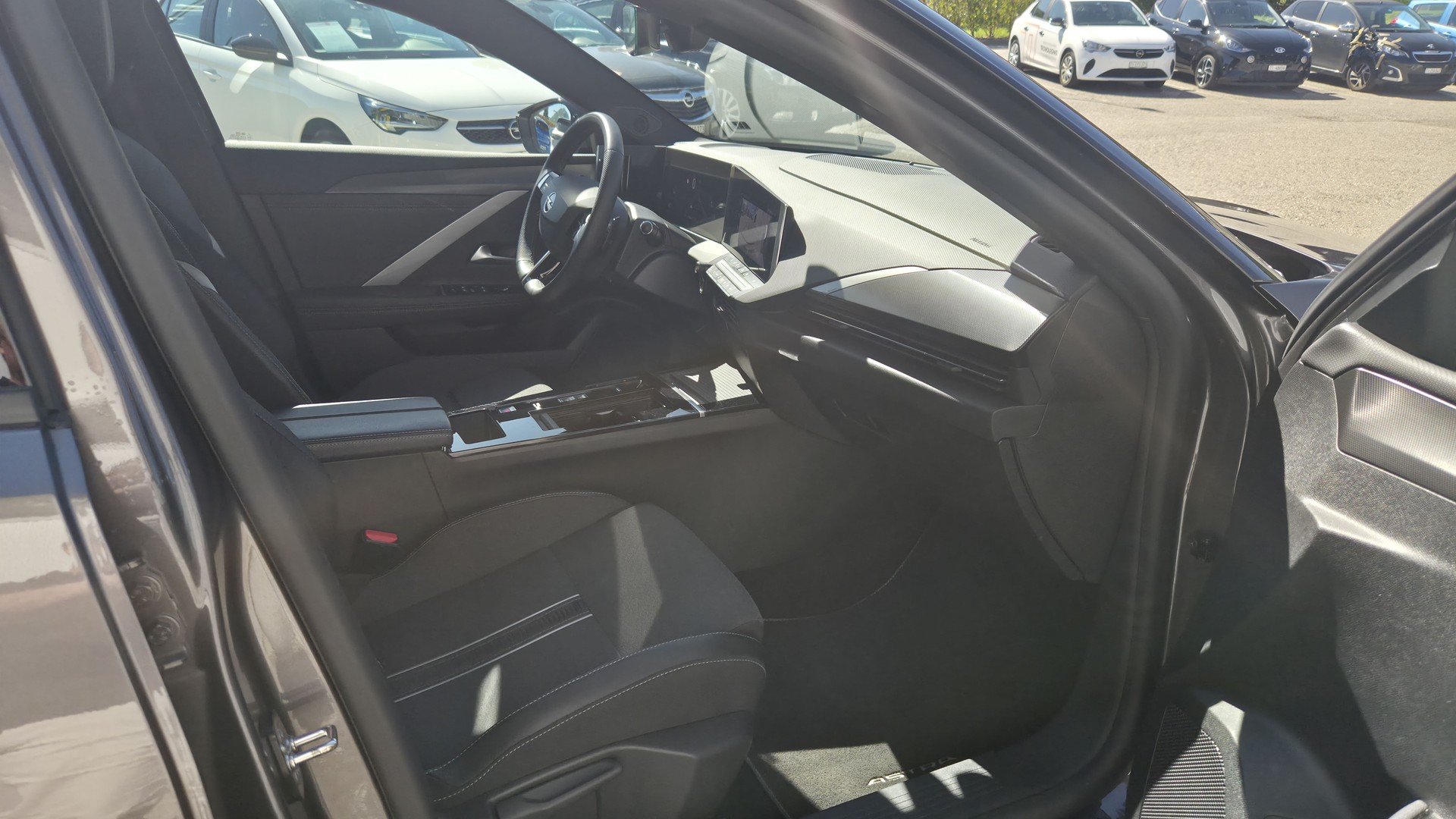 OPEL Astra 1.2i Turbo Swiss Plus A-image-13