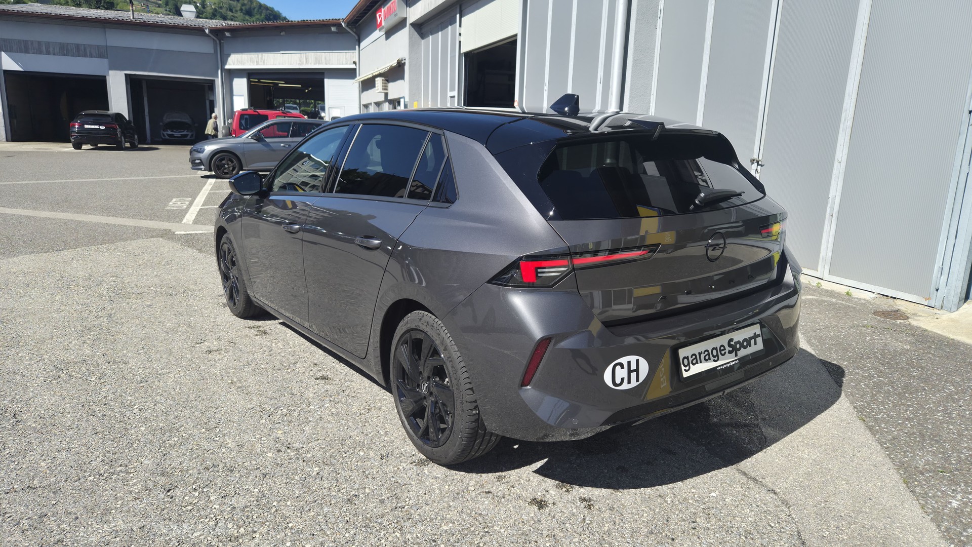 OPEL Astra 1.2i Turbo Swiss Plus A-image-4
