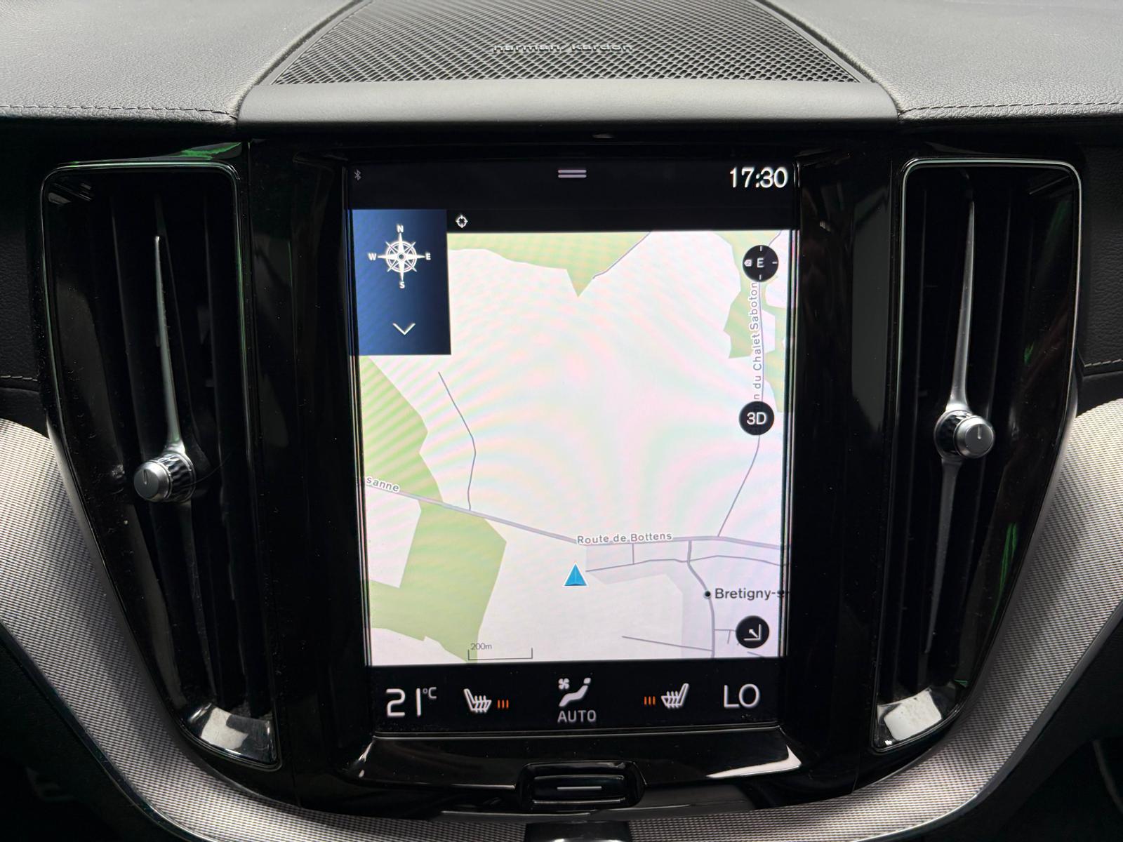 VOLVO XC60 B5 Benzin Mild Hybrid AWD R-Design Geartronic-image-25