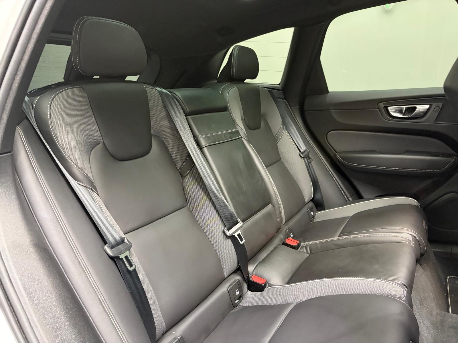 VOLVO XC60 B5 Benzin Mild Hybrid AWD R-Design Geartronic-image-16