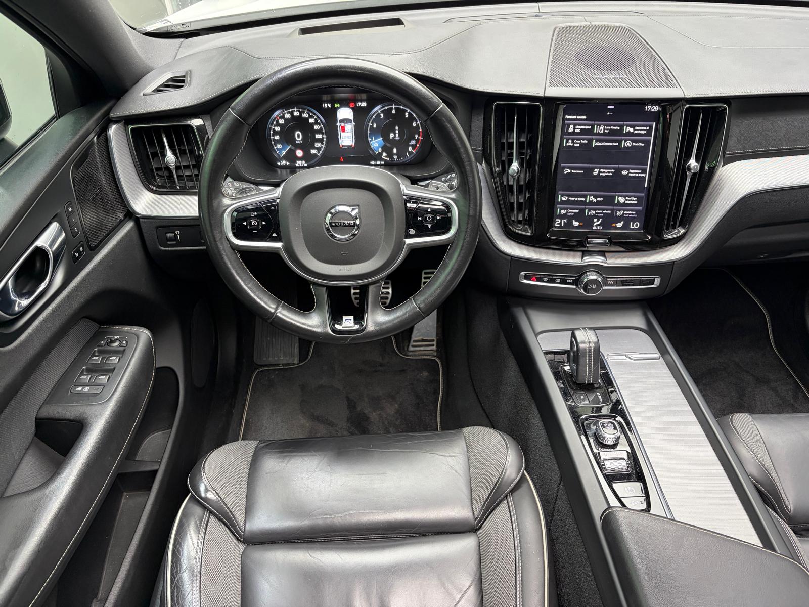 VOLVO XC60 B5 Benzin Mild Hybrid AWD R-Design Geartronic-image-18