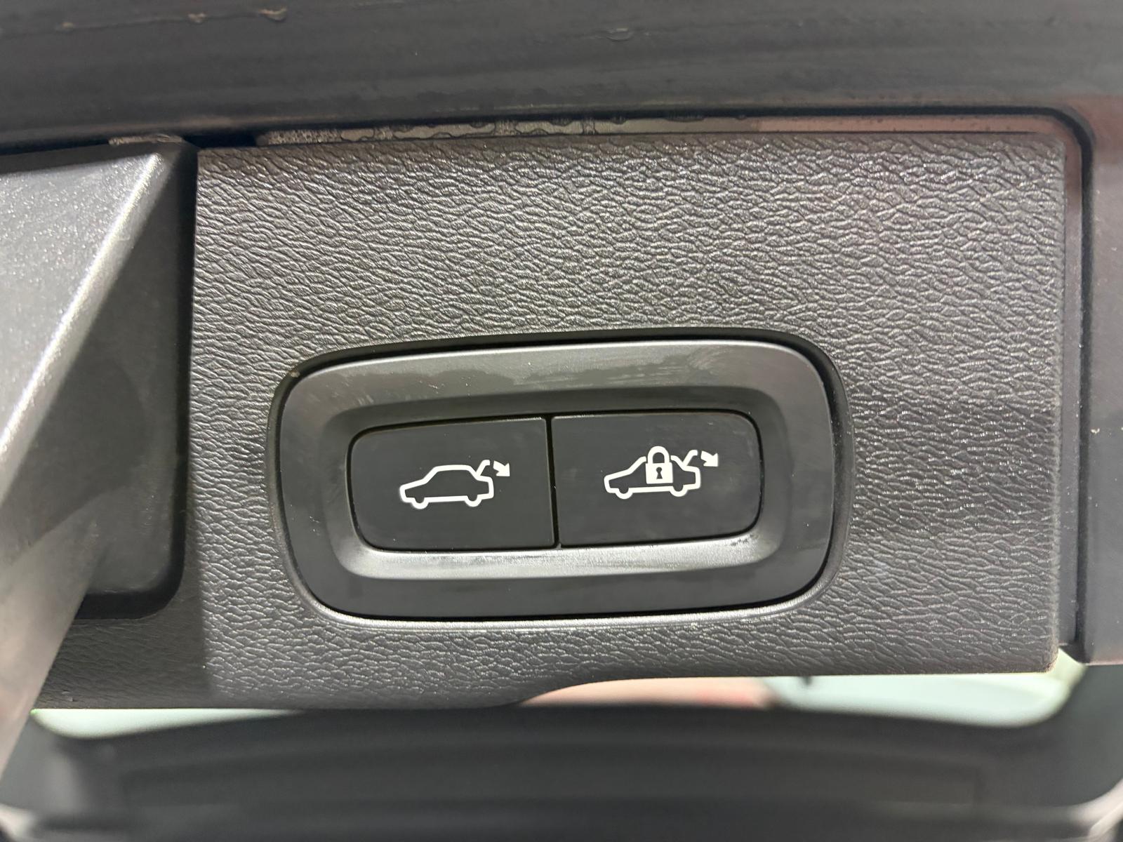 VOLVO XC60 B5 Benzin Mild Hybrid AWD R-Design Geartronic-image-29