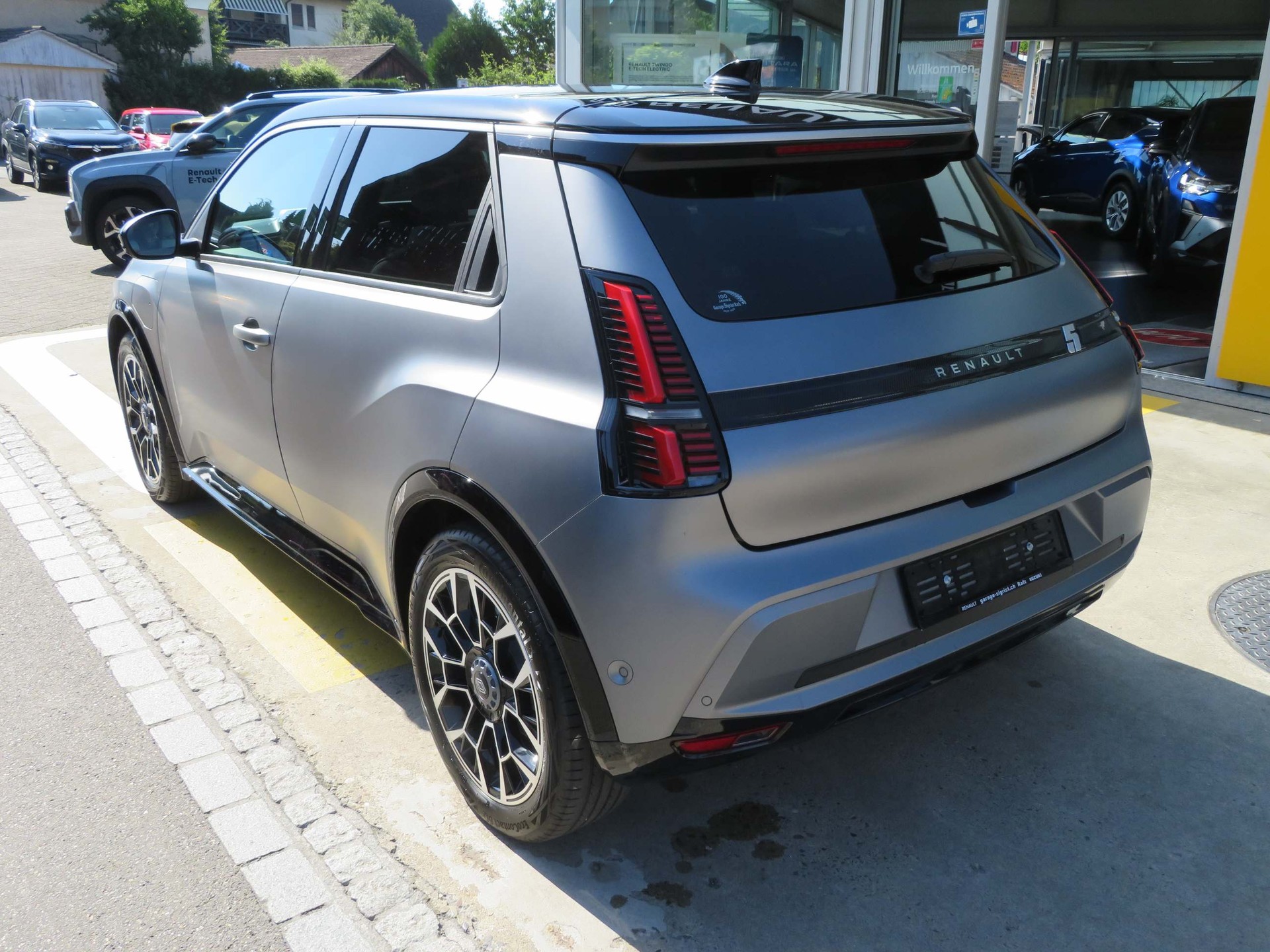 RENAULT R5 E-Tech Comfort Range Roland Garros-image-8
