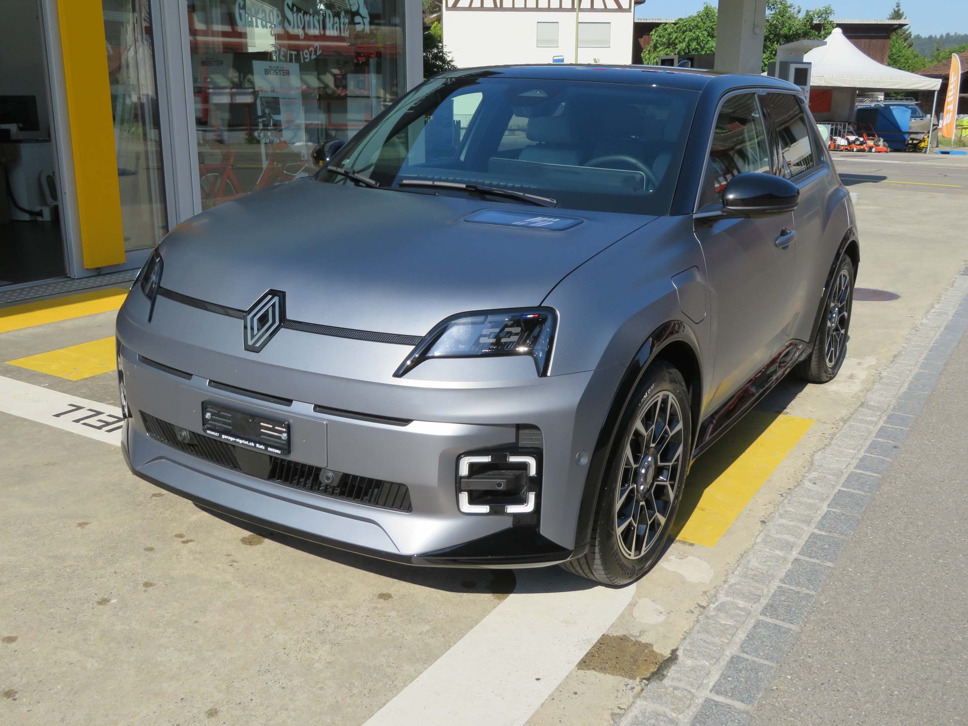 RENAULT R5 E-Tech Comfort Range Roland Garros-image-2