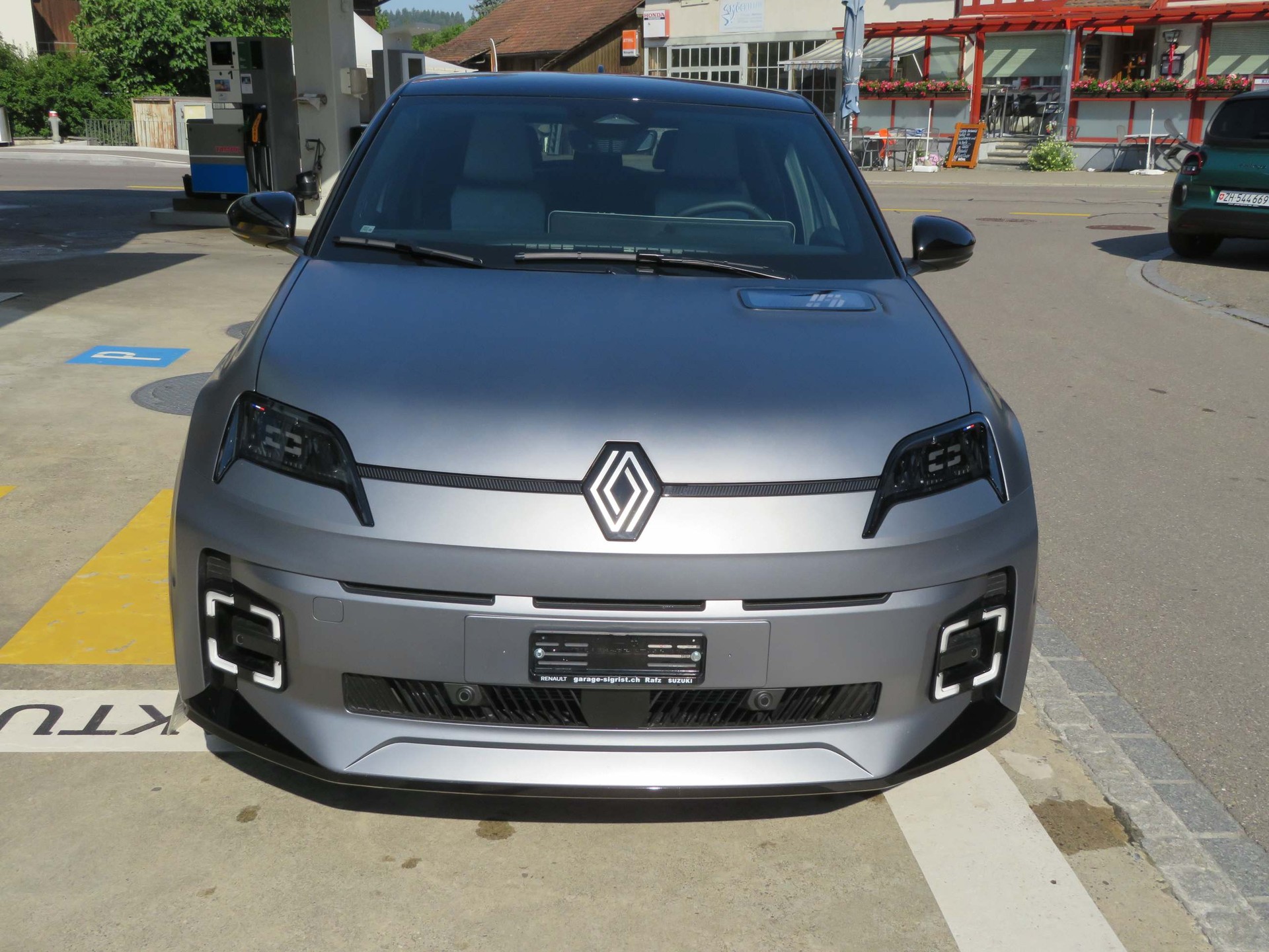 RENAULT R5 E-Tech Comfort Range Roland Garros-image-3