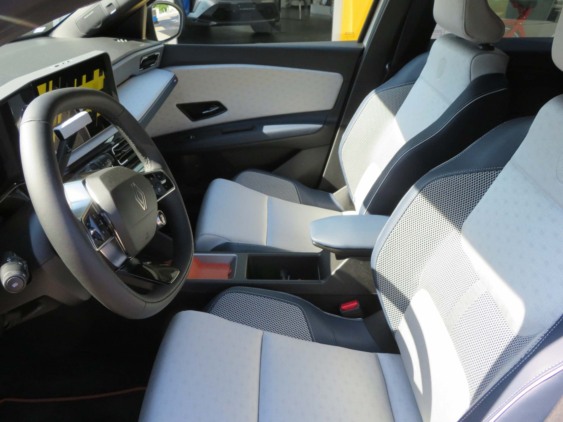 RENAULT R5 E-Tech Comfort Range Roland Garros-image-9