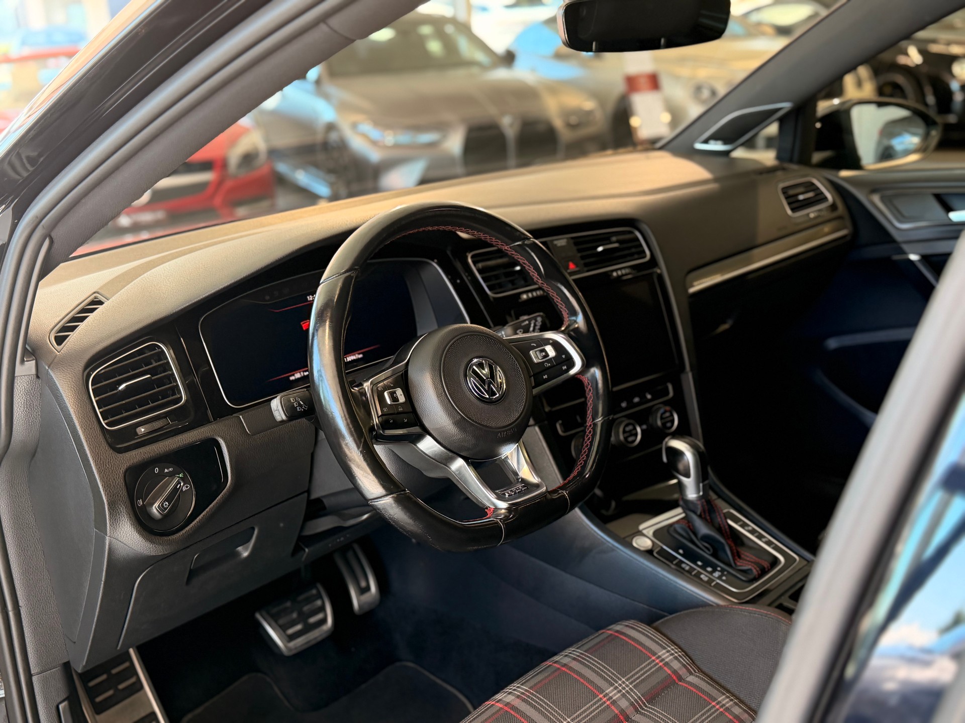 VW Golf 2.0 TSI GTI DSG-image-11