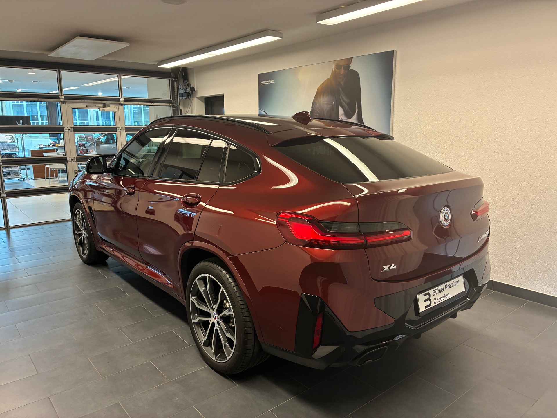 BMW X4 M40i-showroom-element-3