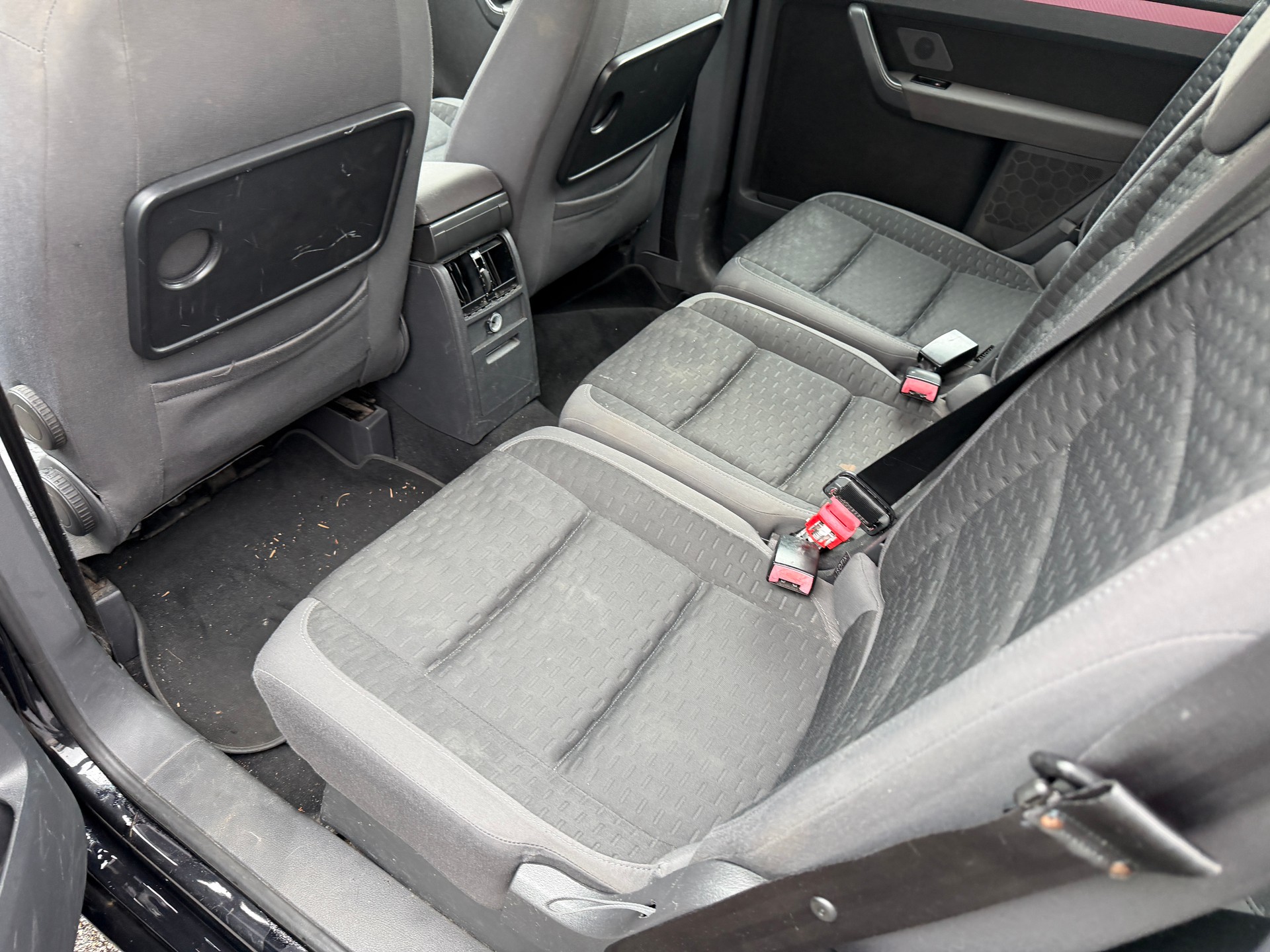 VW Touran 2.0 TDI Highline-image-5