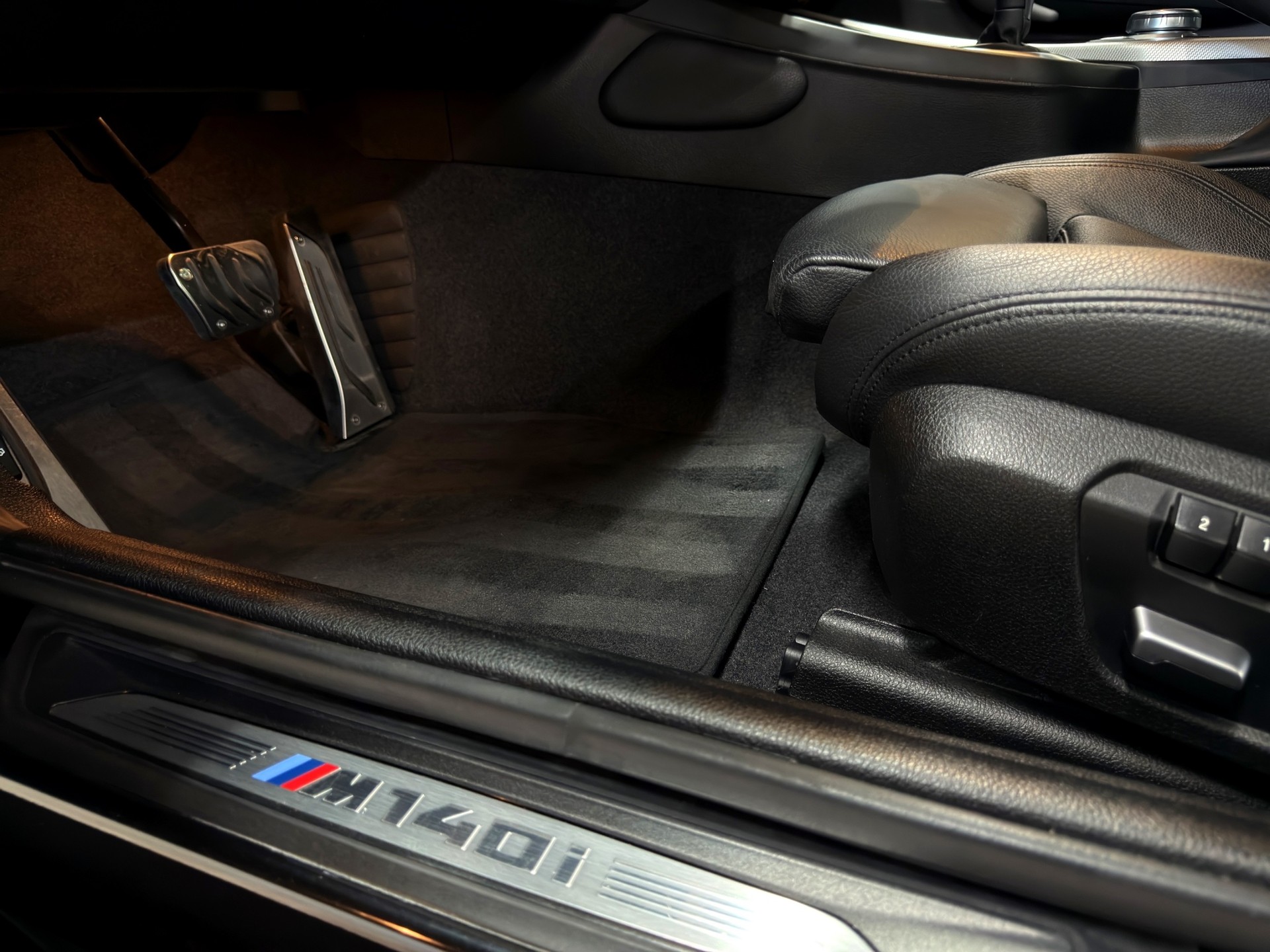 BMW M140i xDrive Steptronic-image-21