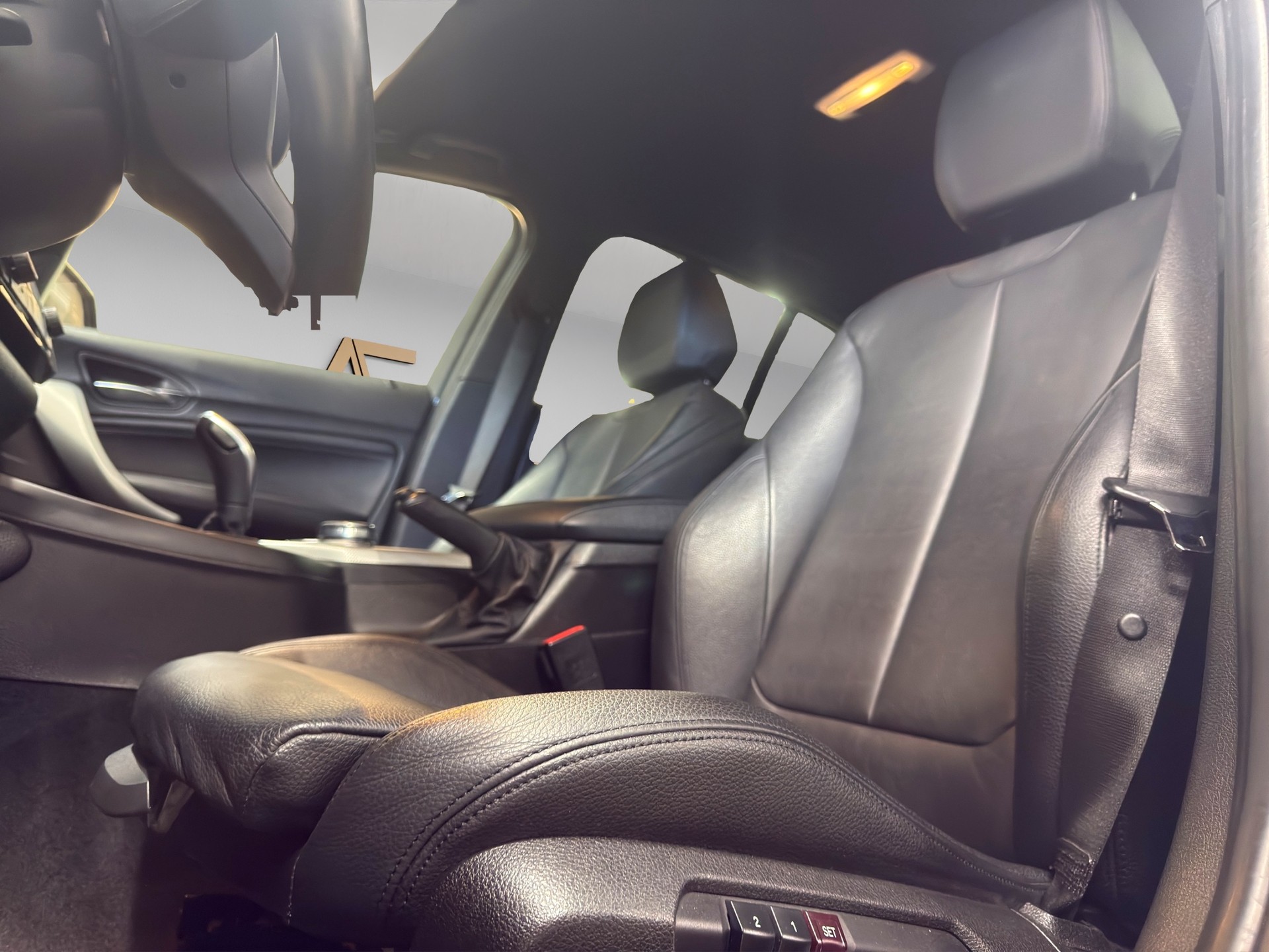 BMW M140i xDrive Steptronic-image-12