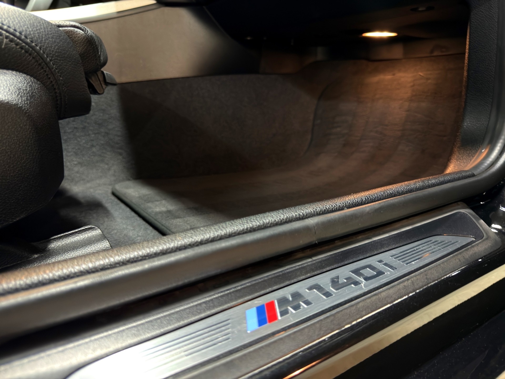 BMW M140i xDrive Steptronic-image-23