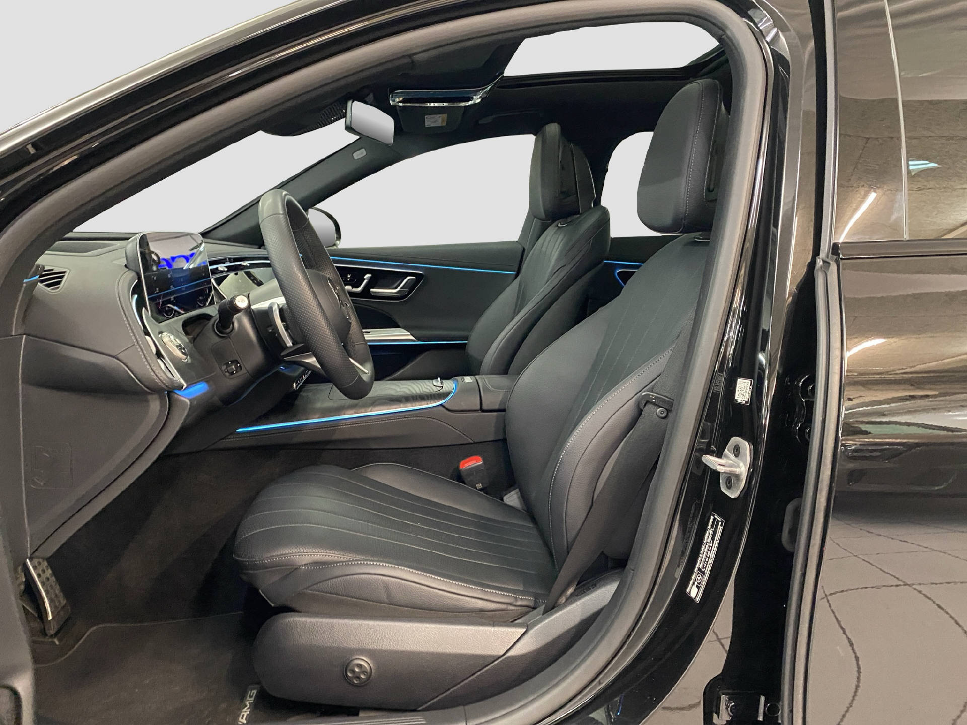 MERCEDES-BENZ E 300 de AMG Line 4matic Kombi-image-6