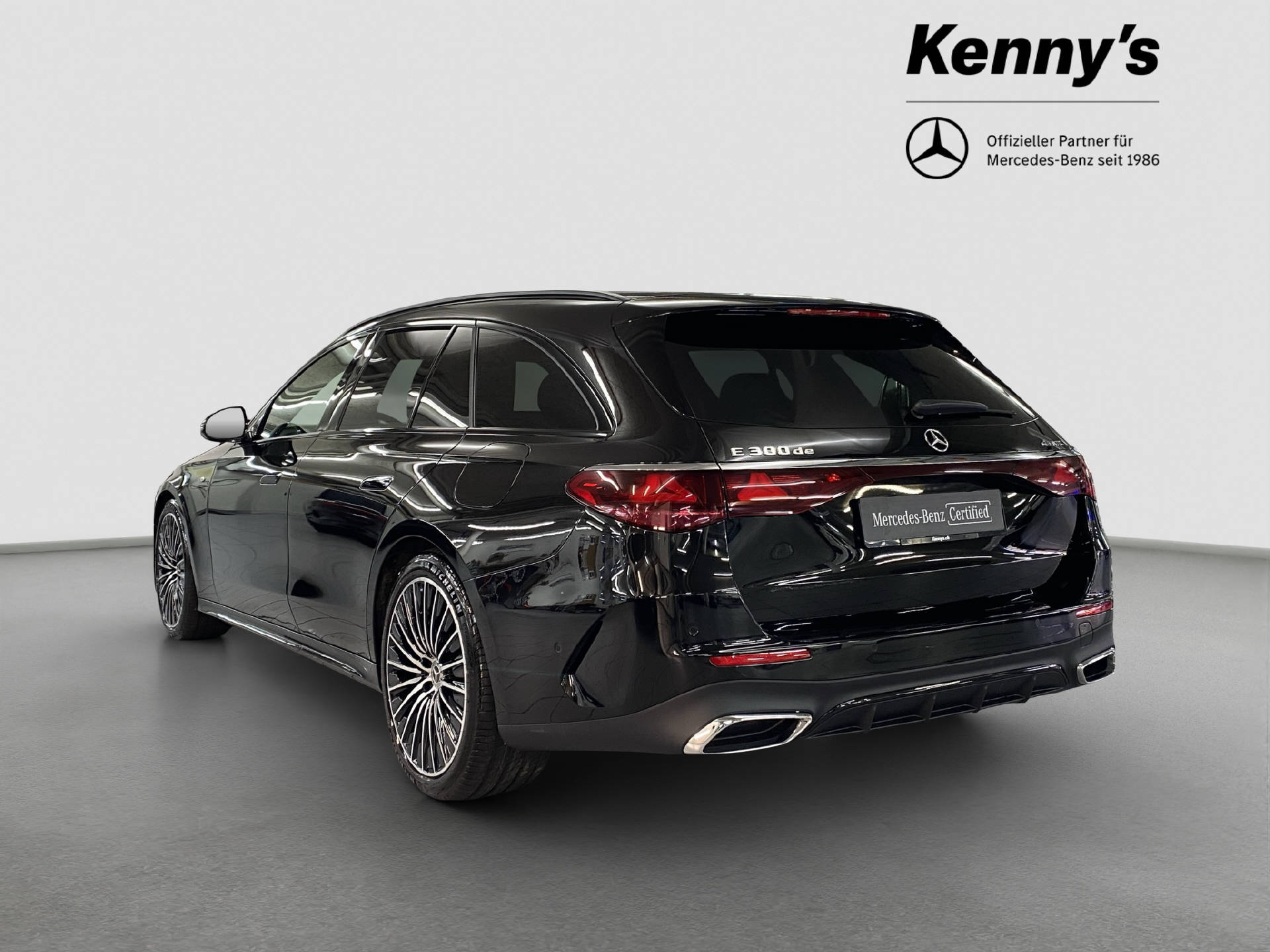 MERCEDES-BENZ E 300 de AMG Line 4matic Kombi-image-3