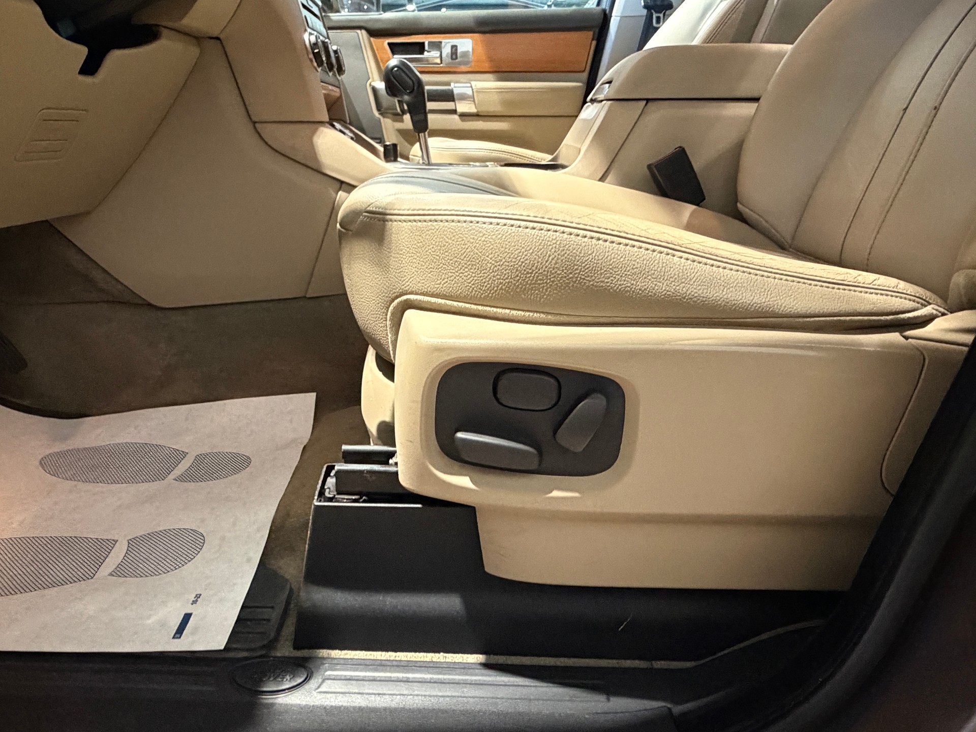 LAND ROVER Discovery 4 3.0 SDV6 HSE Automatic-image-14