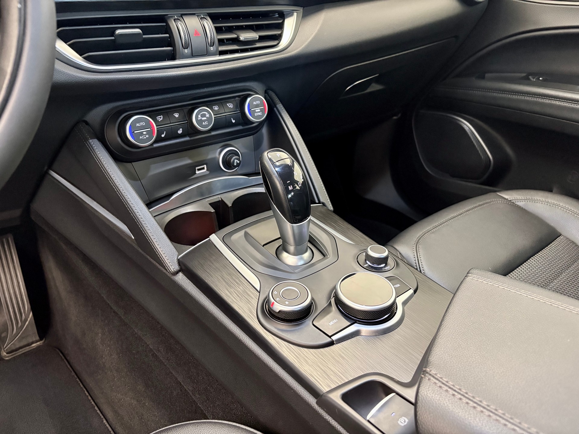 ALFA ROMEO Stelvio 2.0 Super Q4 Automatic-image-24